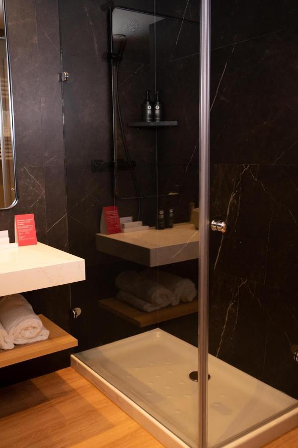 Twin Room - Mobility Access/Non-Smoking,1334394323:JPEG