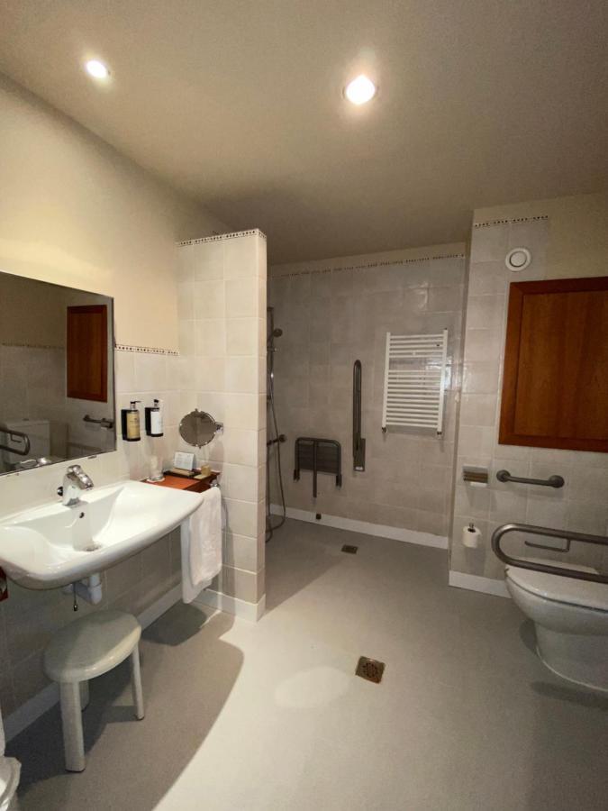 Chambre Double - Accessible aux Personnes à Mobilité Réduite