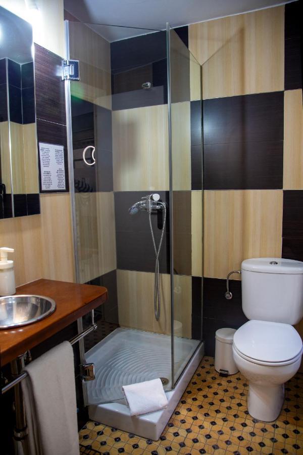 Quarto com Cama de Casal ou 2 de Solteiro