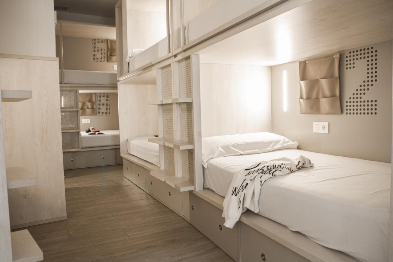 Bed in 8-Bed Mixed Dormitory Room with Private Bathroom