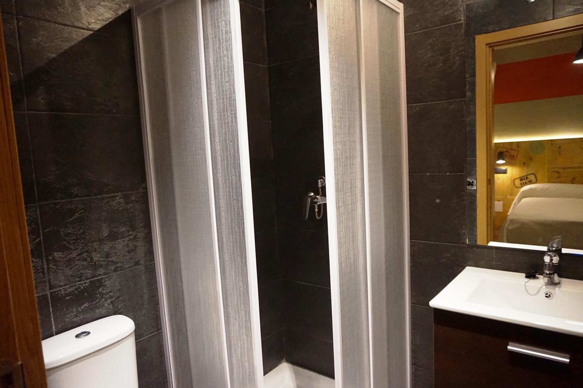 Double Room with Bathroom,186464406:JPEG
