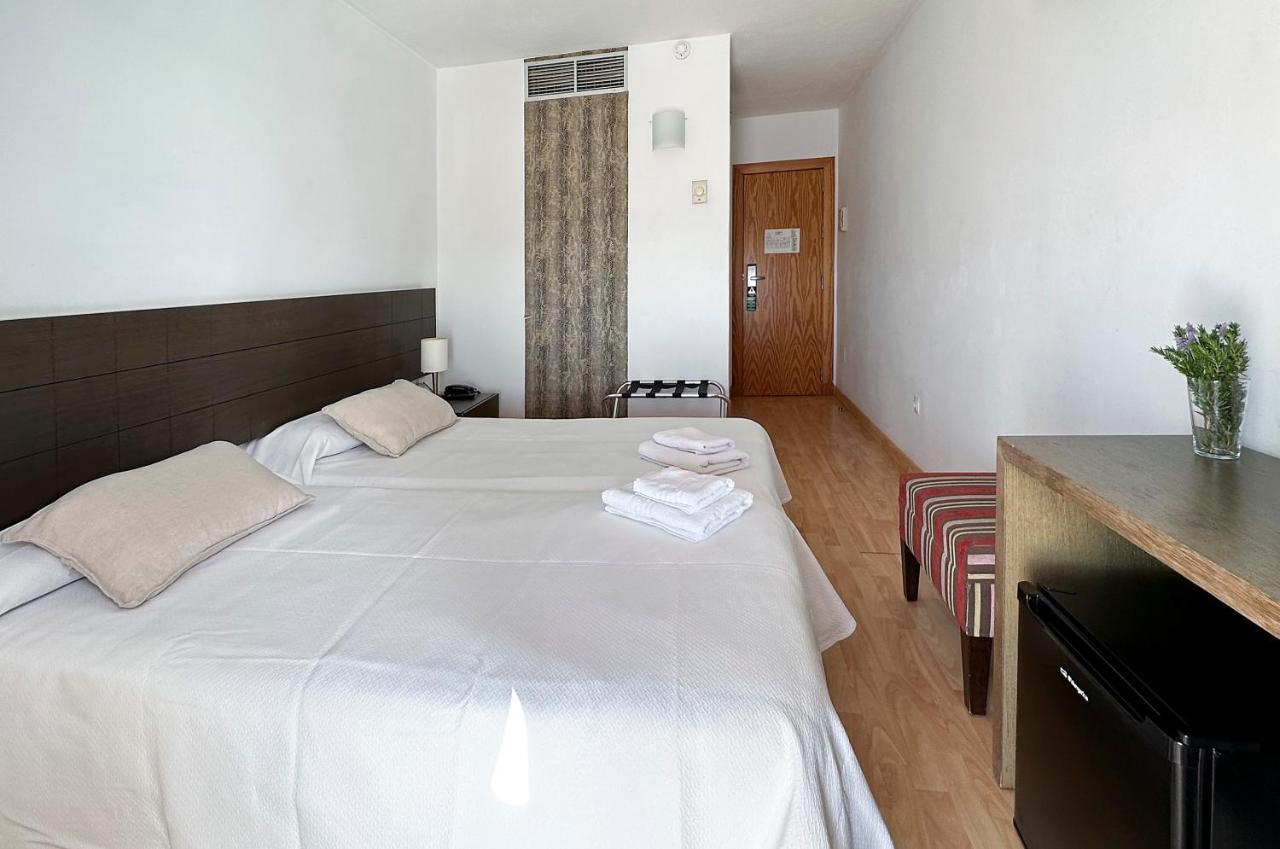 Twin Room with Bathroom