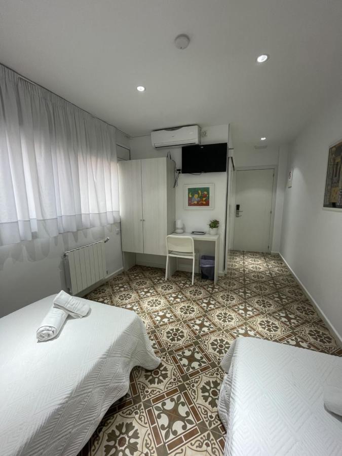 Twin Room with Bathroom