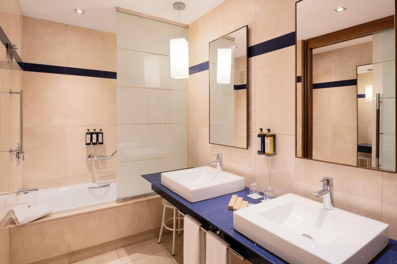 Premium Room with Terrace and views of the Patio de la Reina