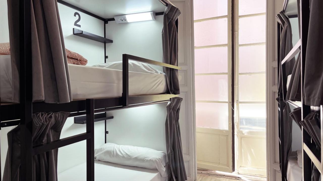 Bed in 6-Bed Dormitory Room with Shared Bathroom,1554828550:JPEG