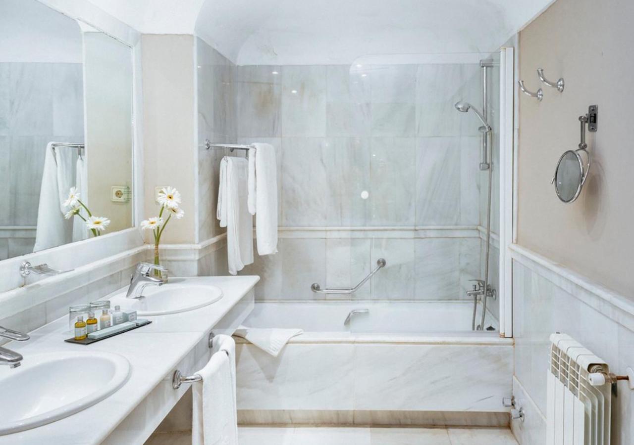Double or Twin Room with Extra Bed (3 Adults),1155517812:JPEG