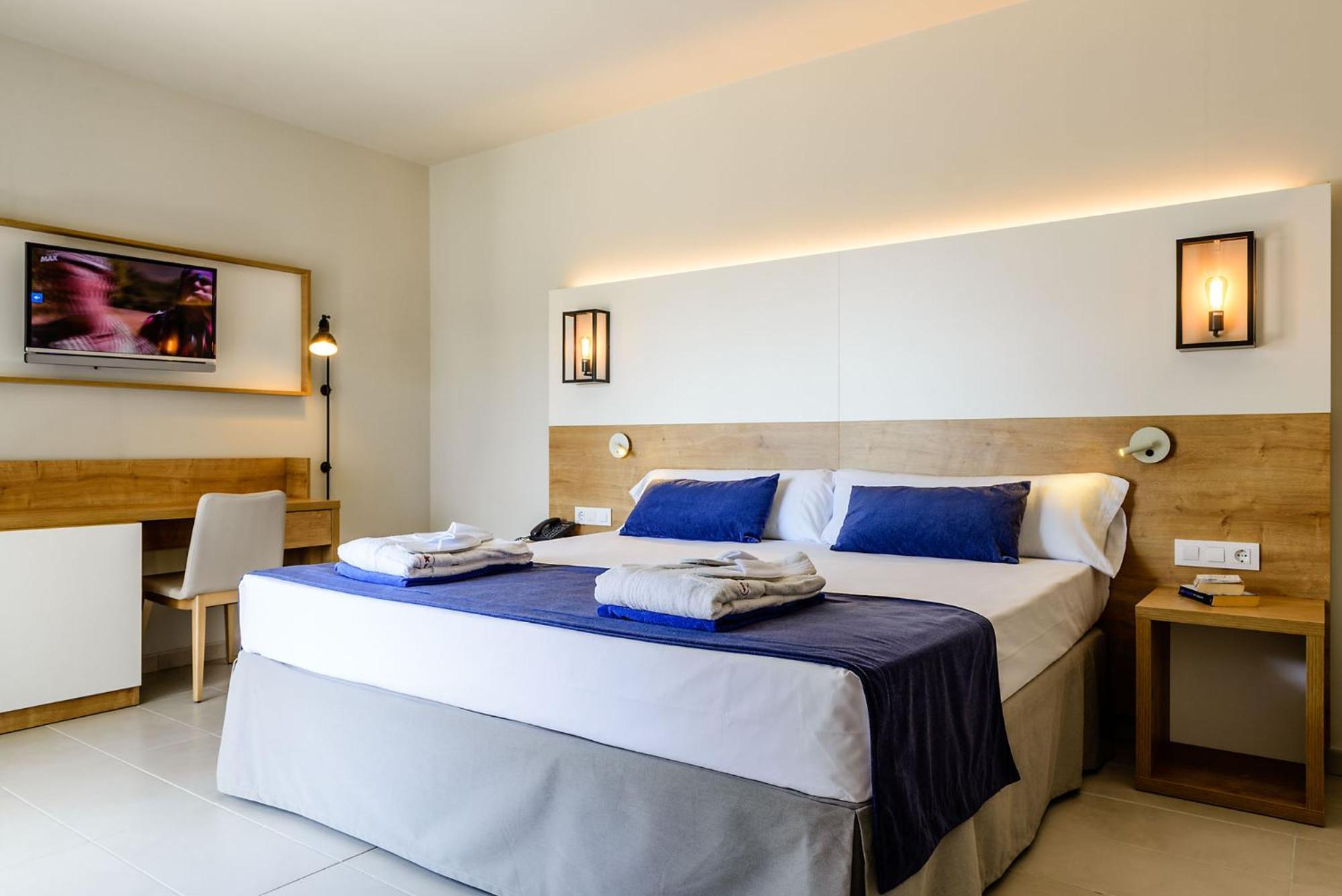 Suite (2 Adults + 2 Children)