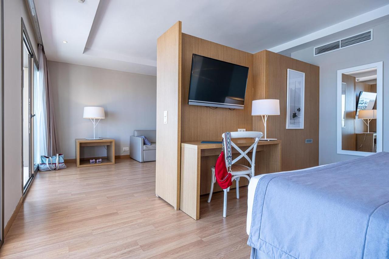 Junior Suite con Vista Mare (3 Adulti + 1 Bambino)