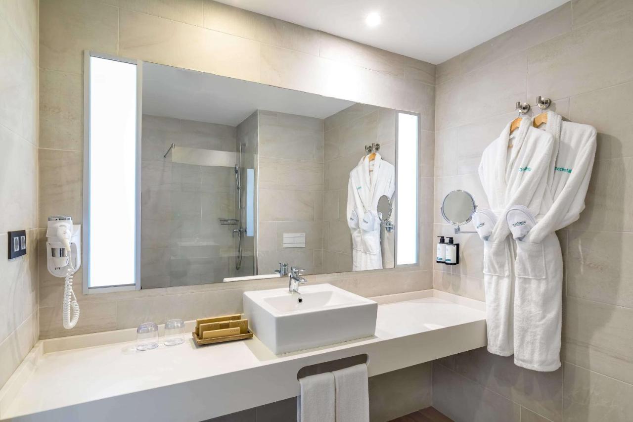 Chambre Double ou Lits Jumeaux Deluxe avec Terrasse - Vue Latérale sur Mer