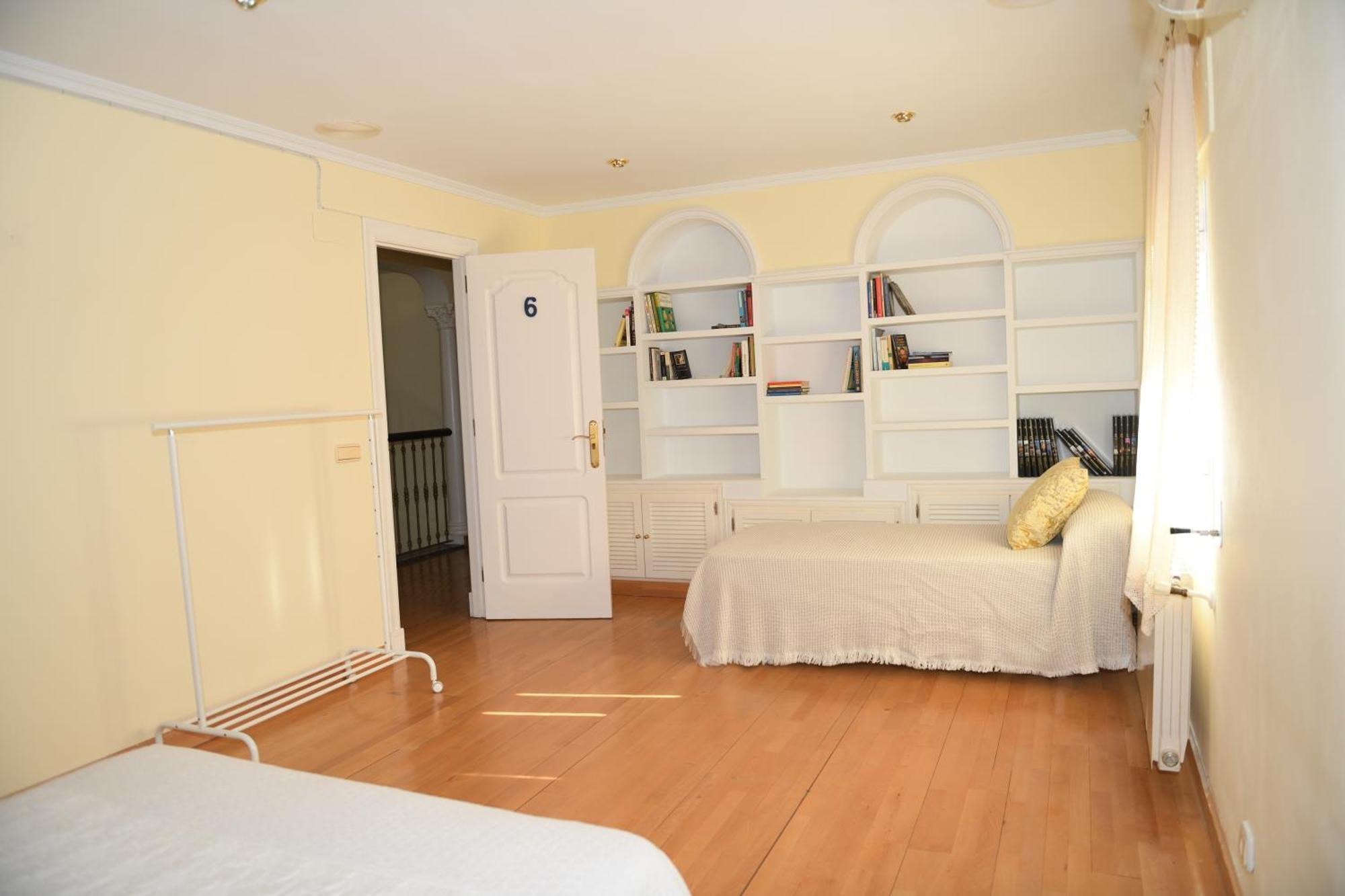 Twin Room,1498912819:JPEG