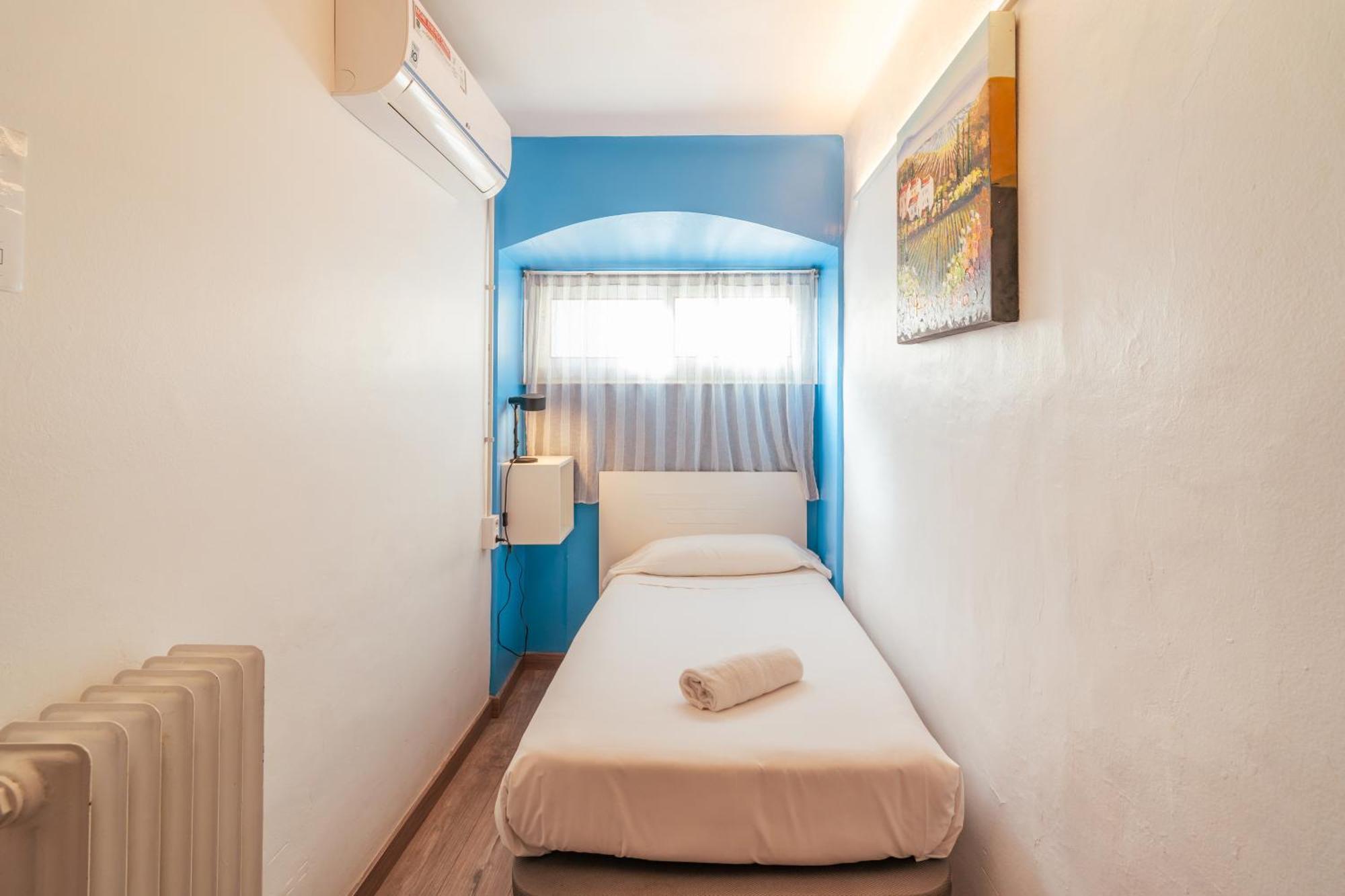 Single Room Private Bathroom