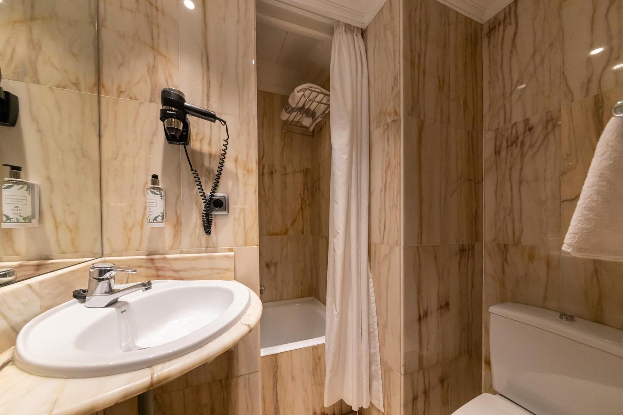 Small Single Interior Room XS