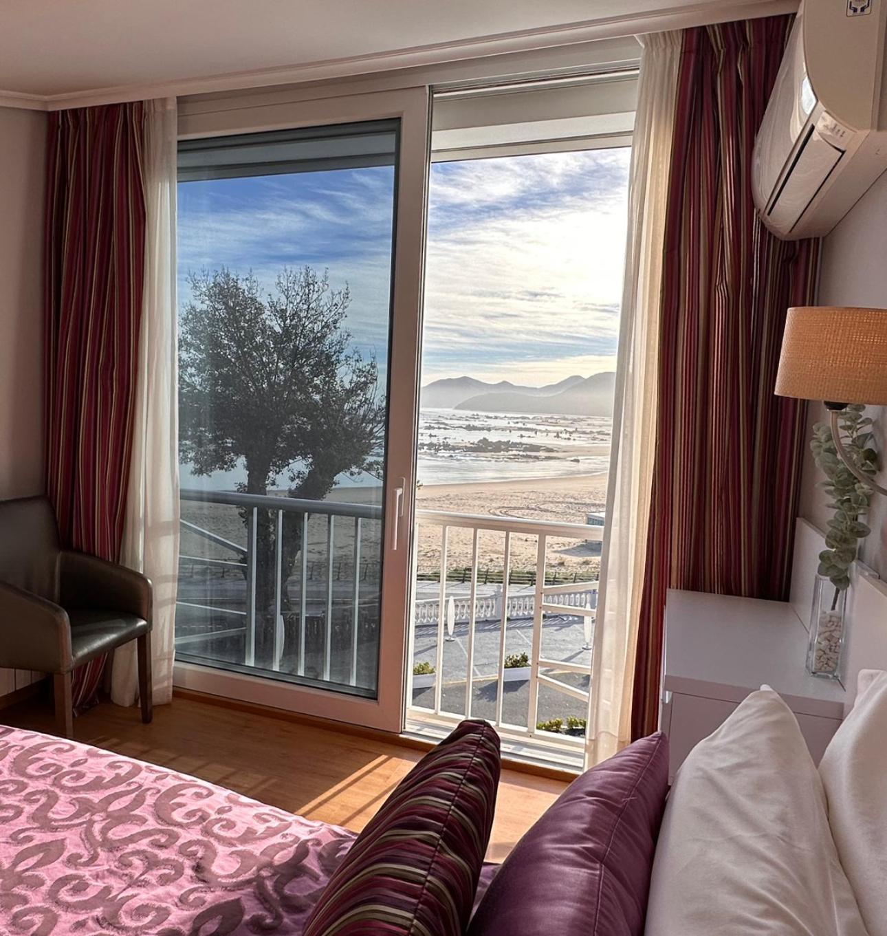 Double or Twin Room with Sea View