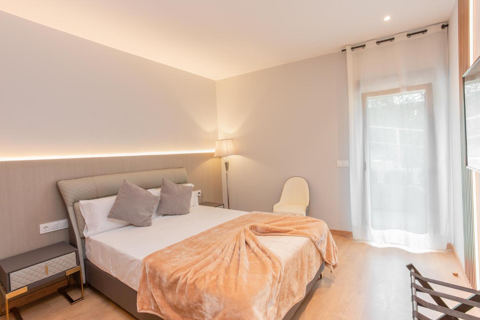 Double Room,1469436914:JPEG