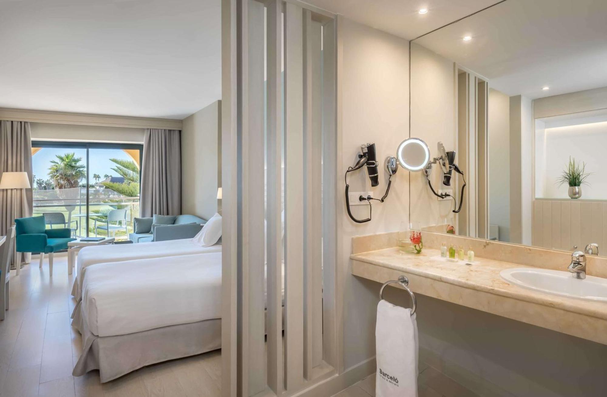Superior Double or Twin Room with Terrace and Spa Access,1541720584:JPEG