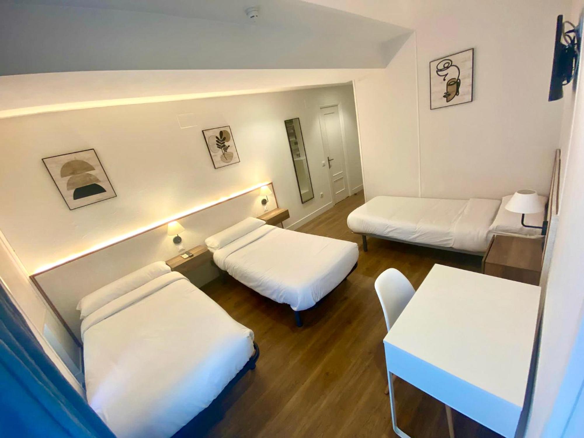 Triple Room Private Bathroom,1541817187:JPEG