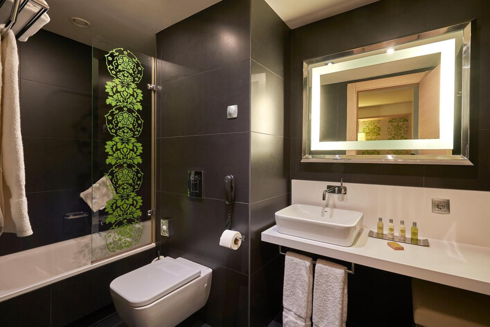 Chambre Lit King-Size - Accessible aux Personnes à Mobilité Réduite