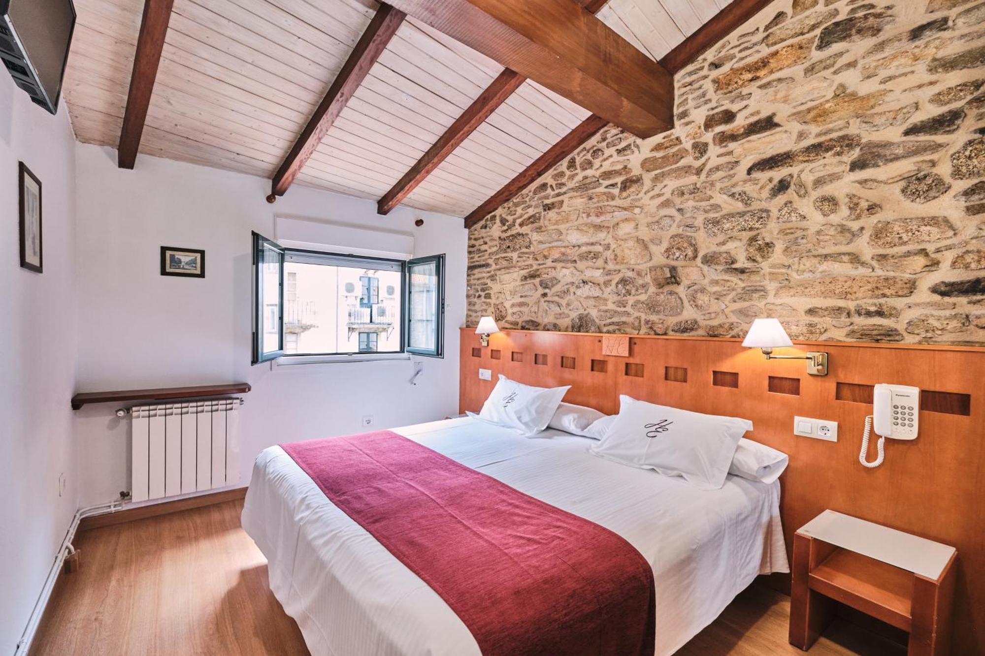 Quarto com 2 Camas de Solteiro