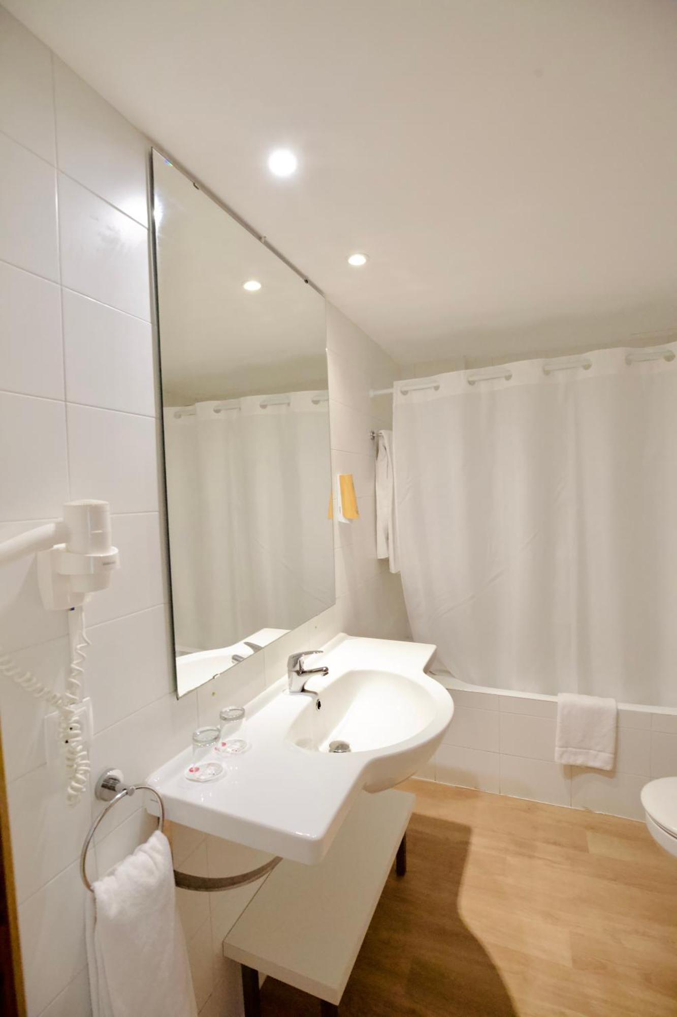 Double Room with Balcony (1 Adult)