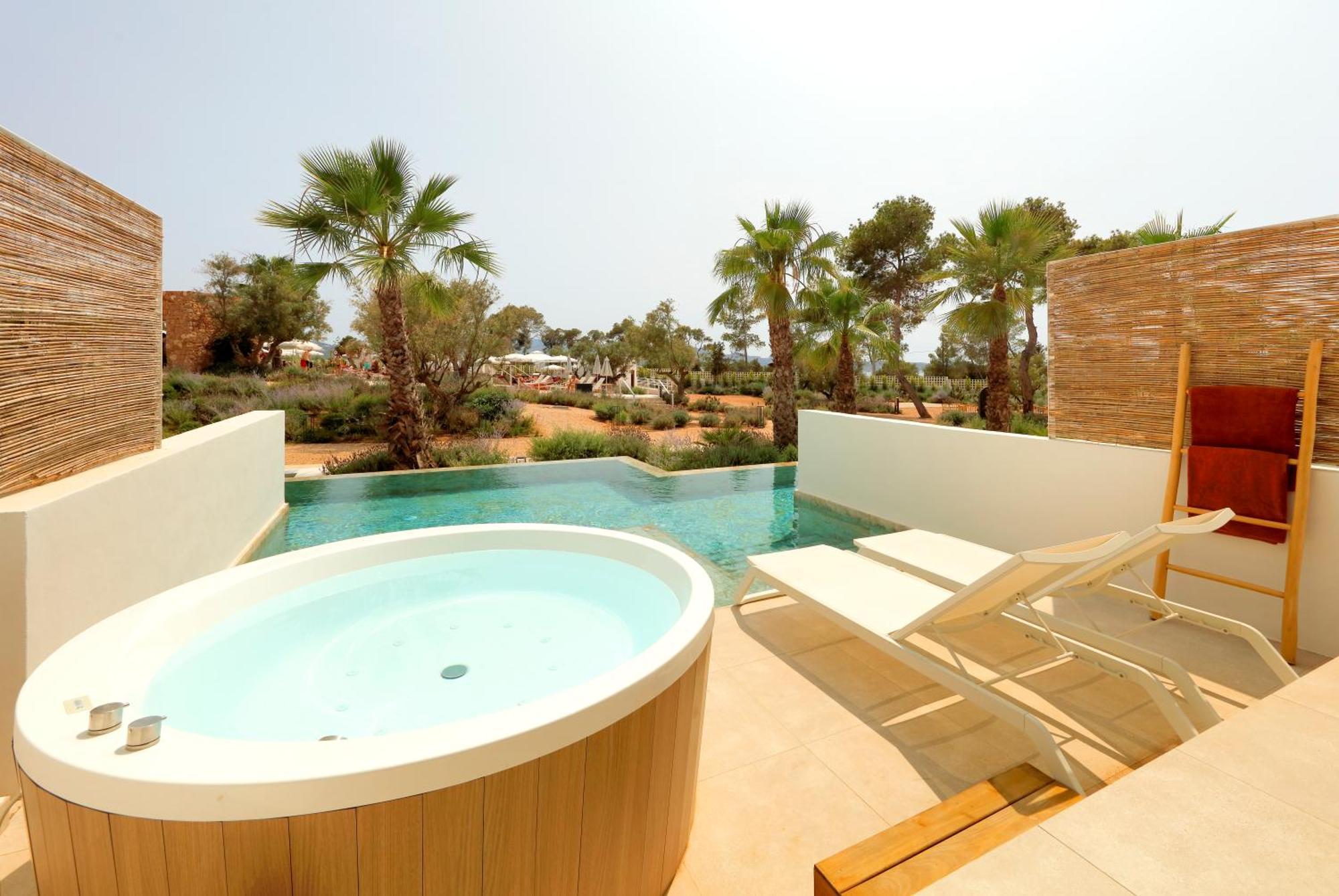 Signature Level Junior Suite Swim Up