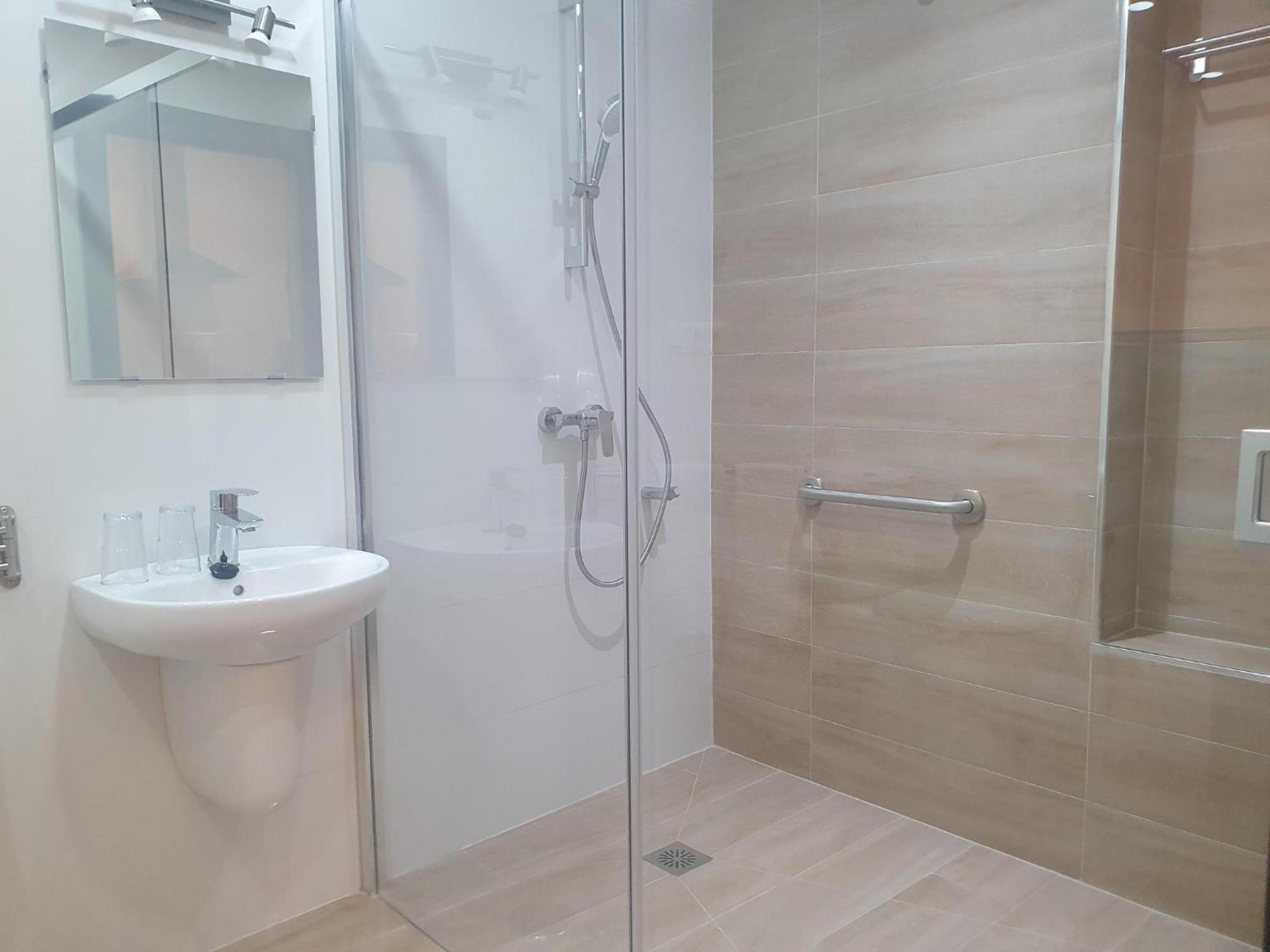 Twin Room Kitchen,1555423948:JPEG