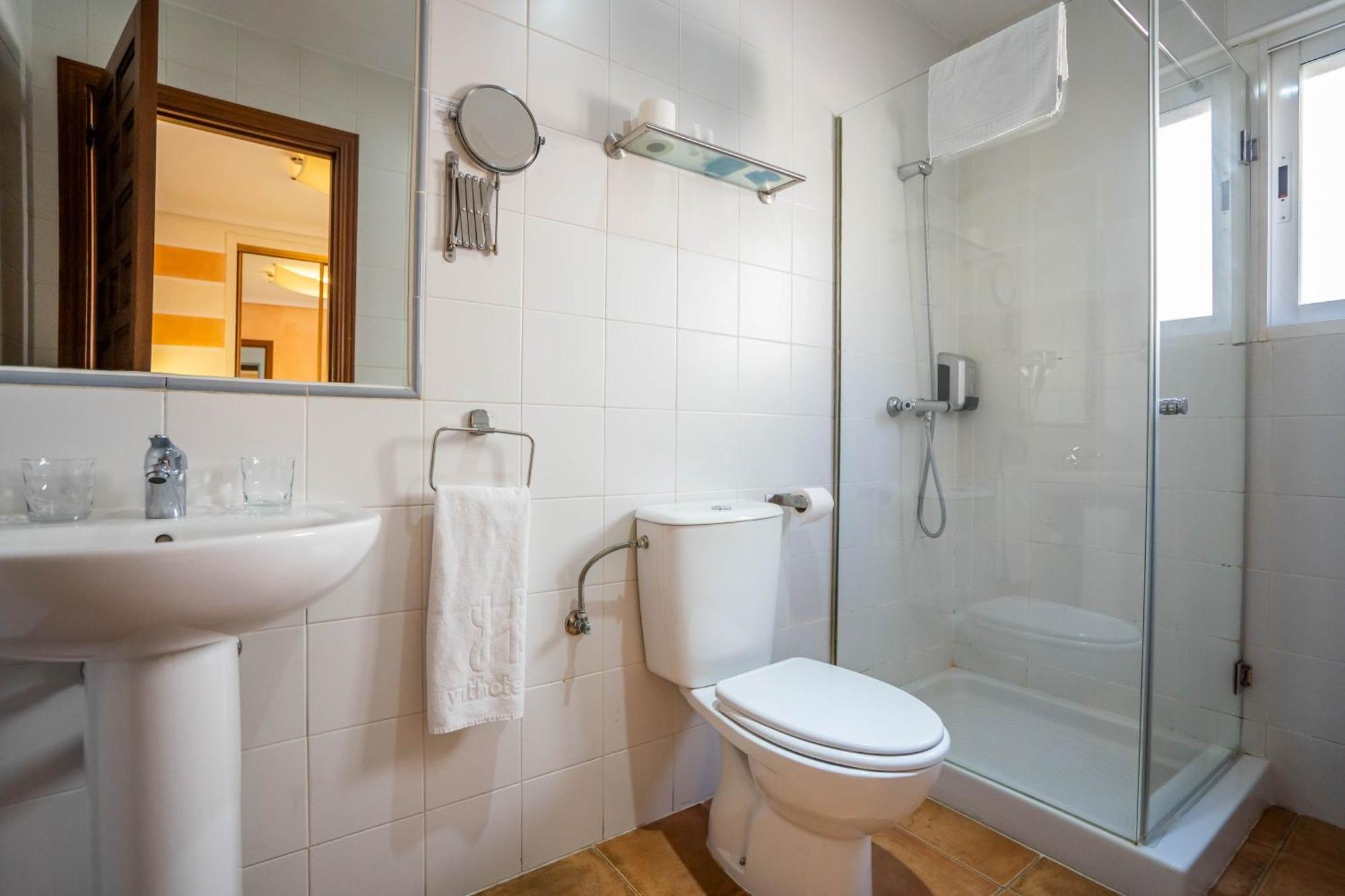 Double Room with two Extra Beds,1472061241:JPEG