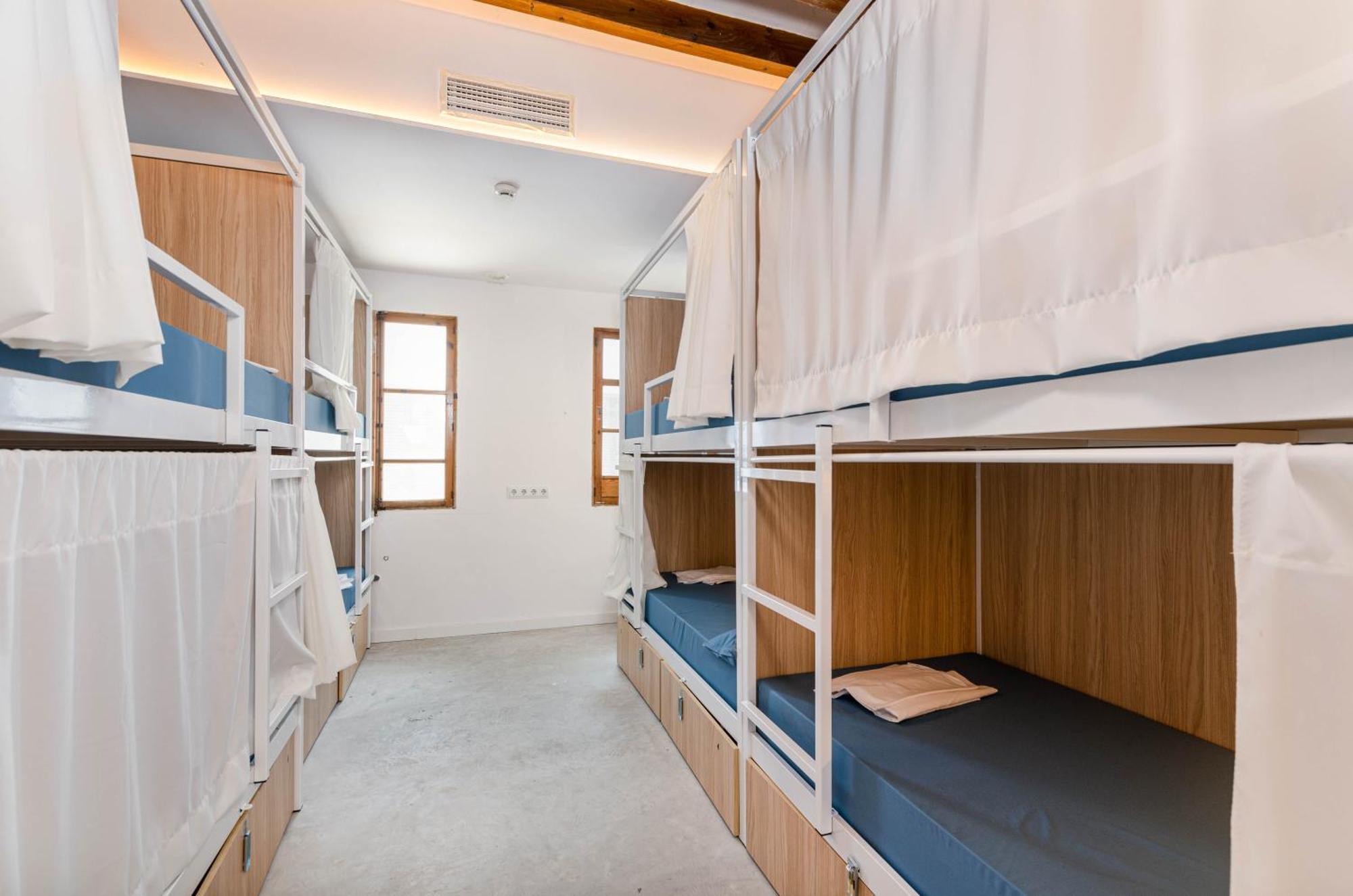 Eenpersoonsbed in Vrouwenslaapzaal