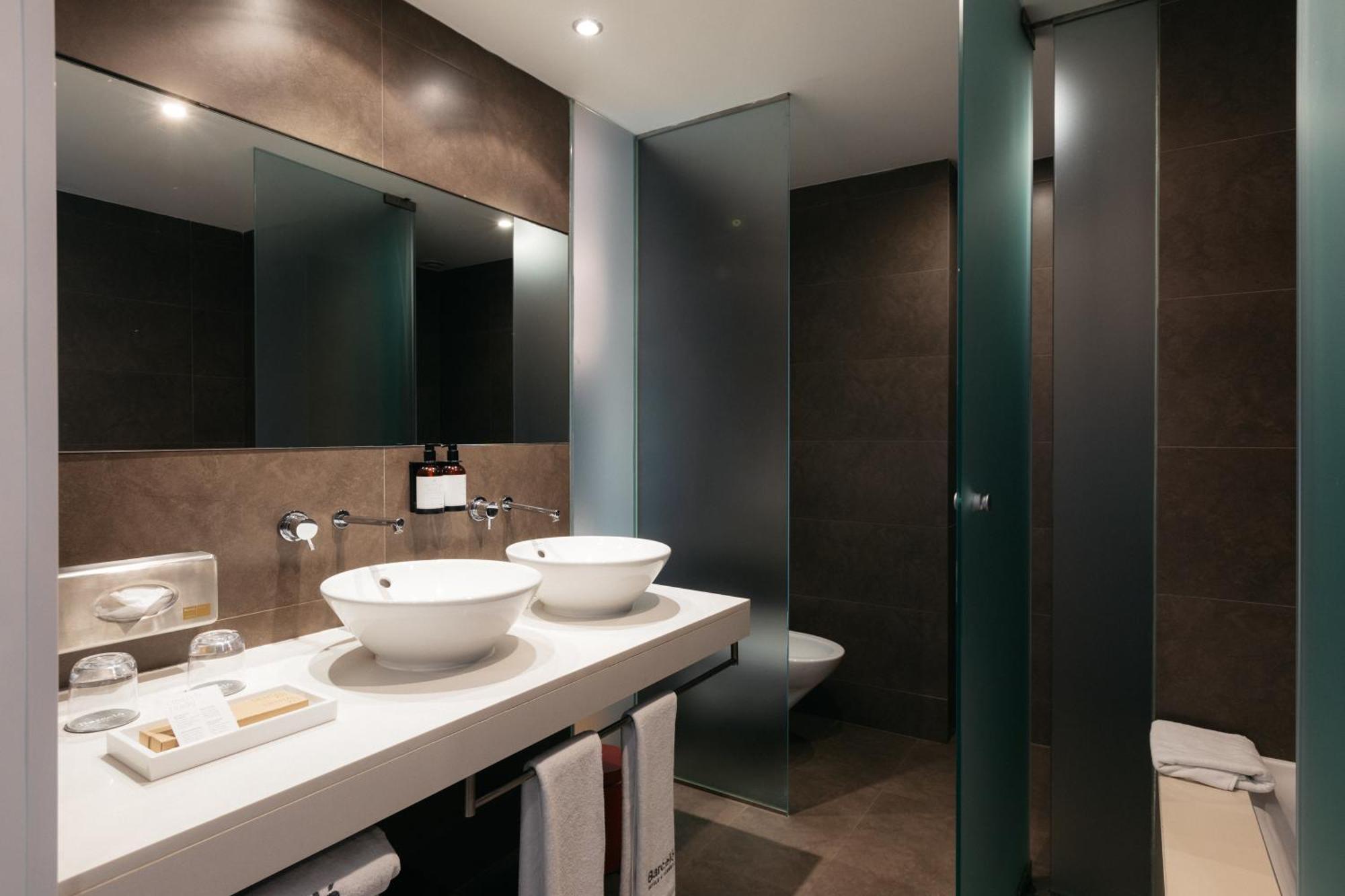 Two Connecting Deluxe Double Rooms