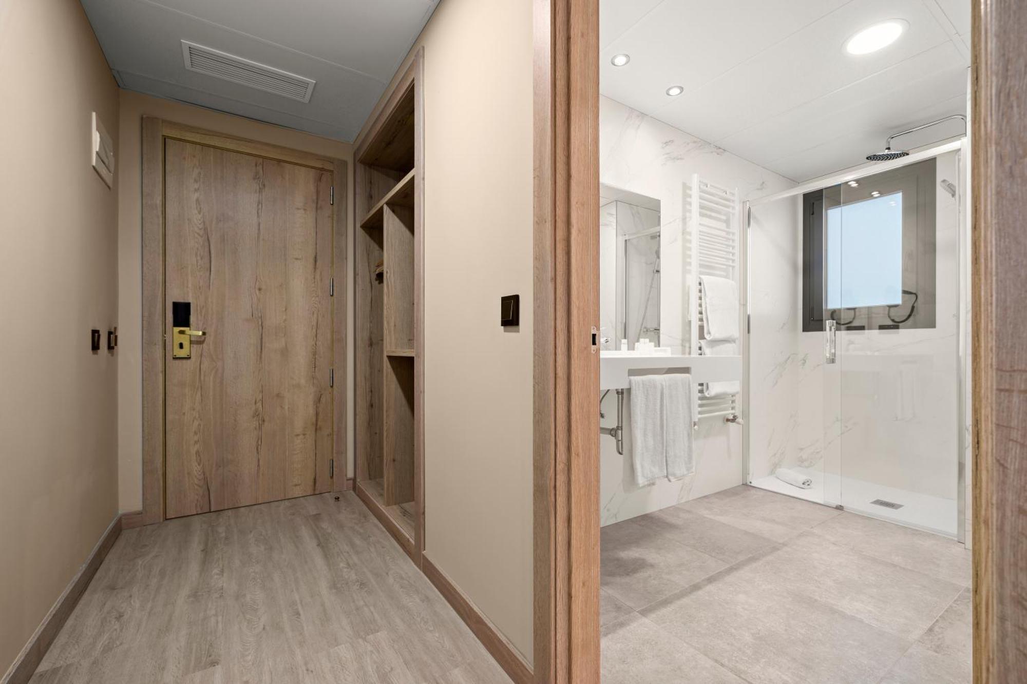 Double Room with Extra Bed,1565147590:JPEG