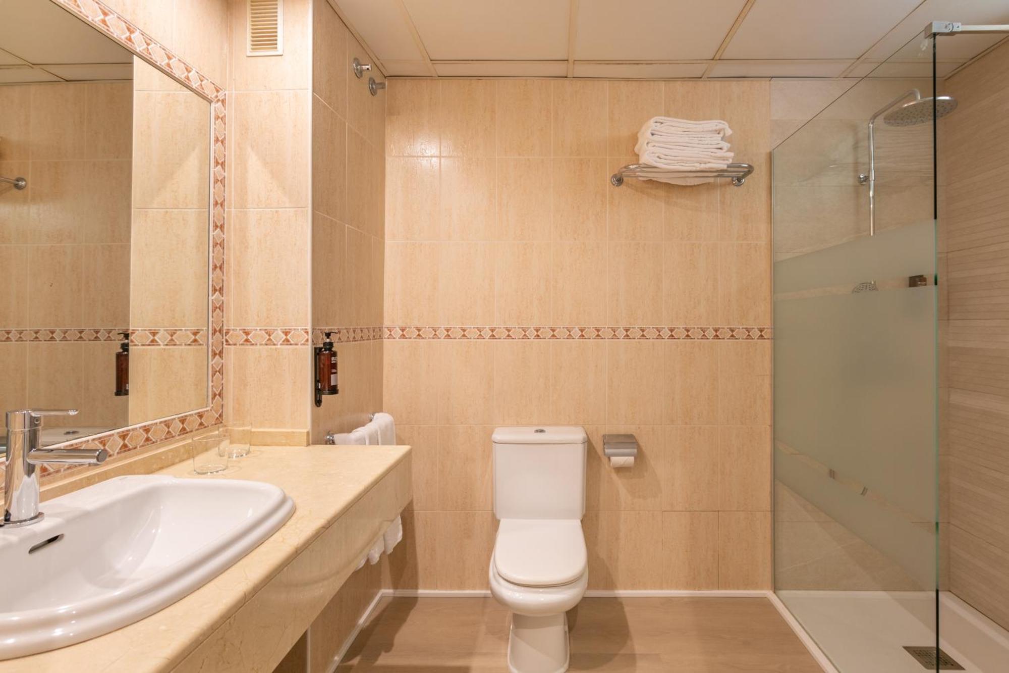 Camera Standard Doppia con Letti Singoli e con Vista Mare