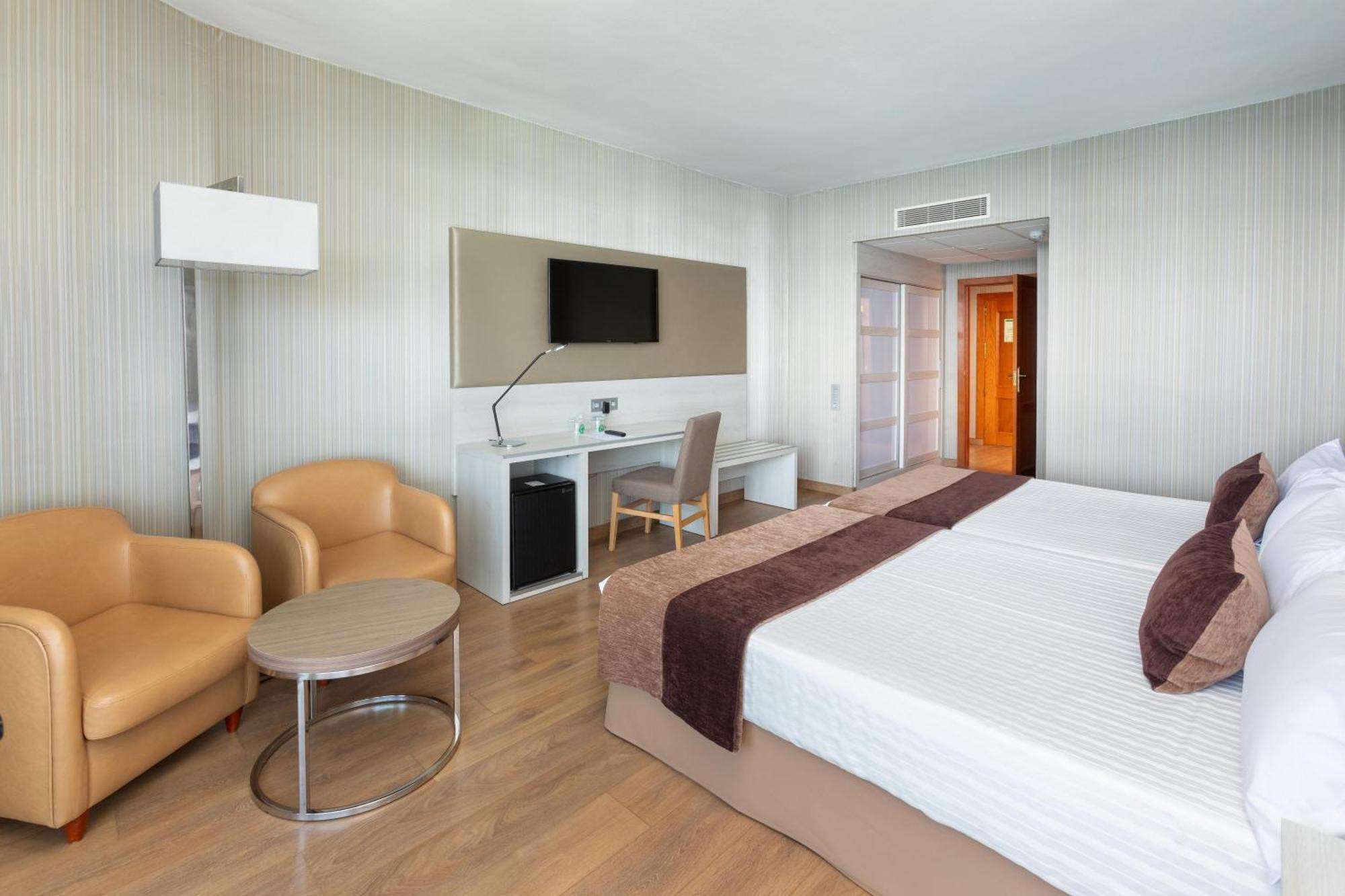 Standard Double Room (2 Adults + 2 Children),1578373298:JPEG