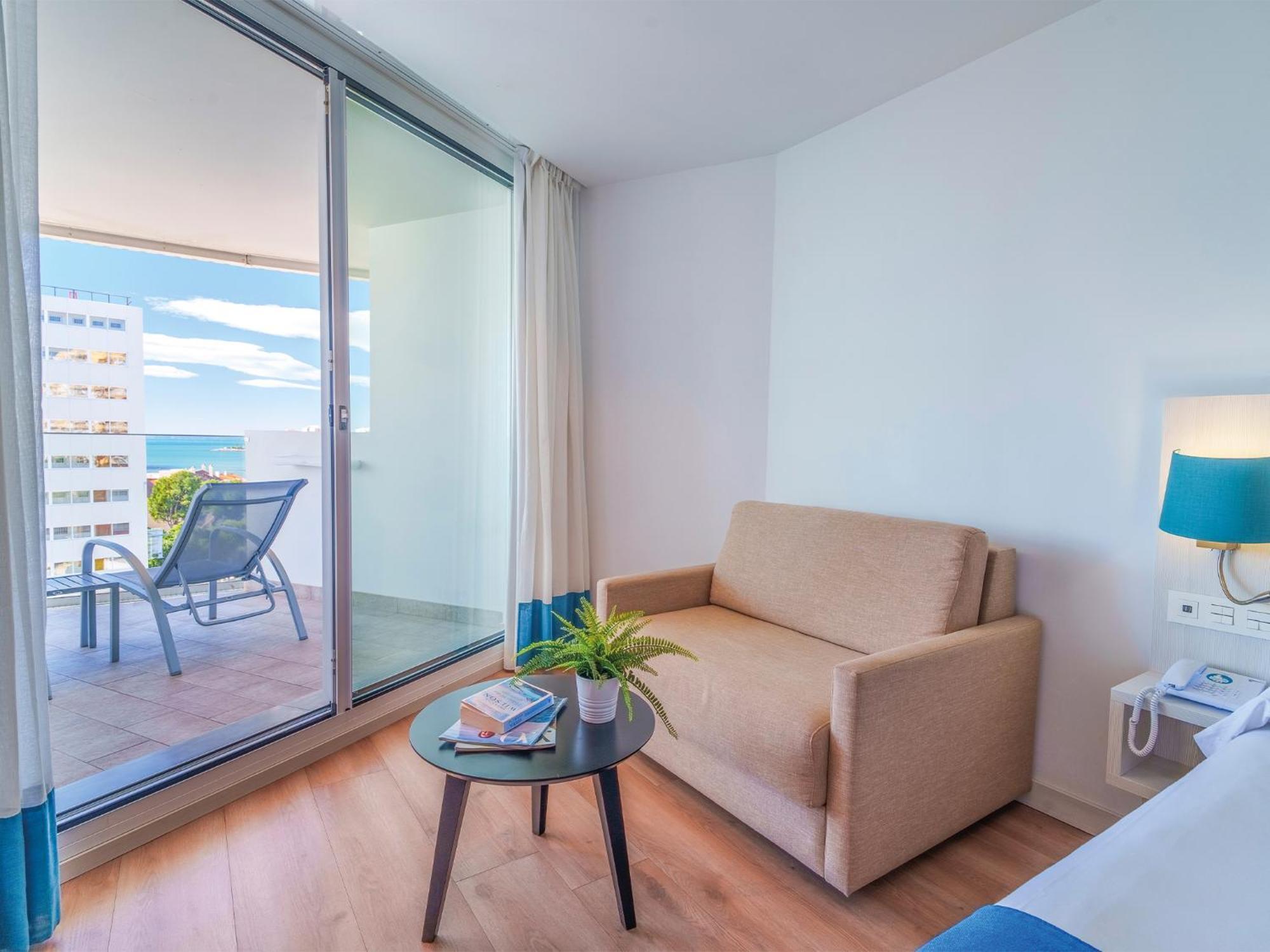 Doppelzimmer mit seitlichem Blick aufs Meer und den Sonnenuntergang