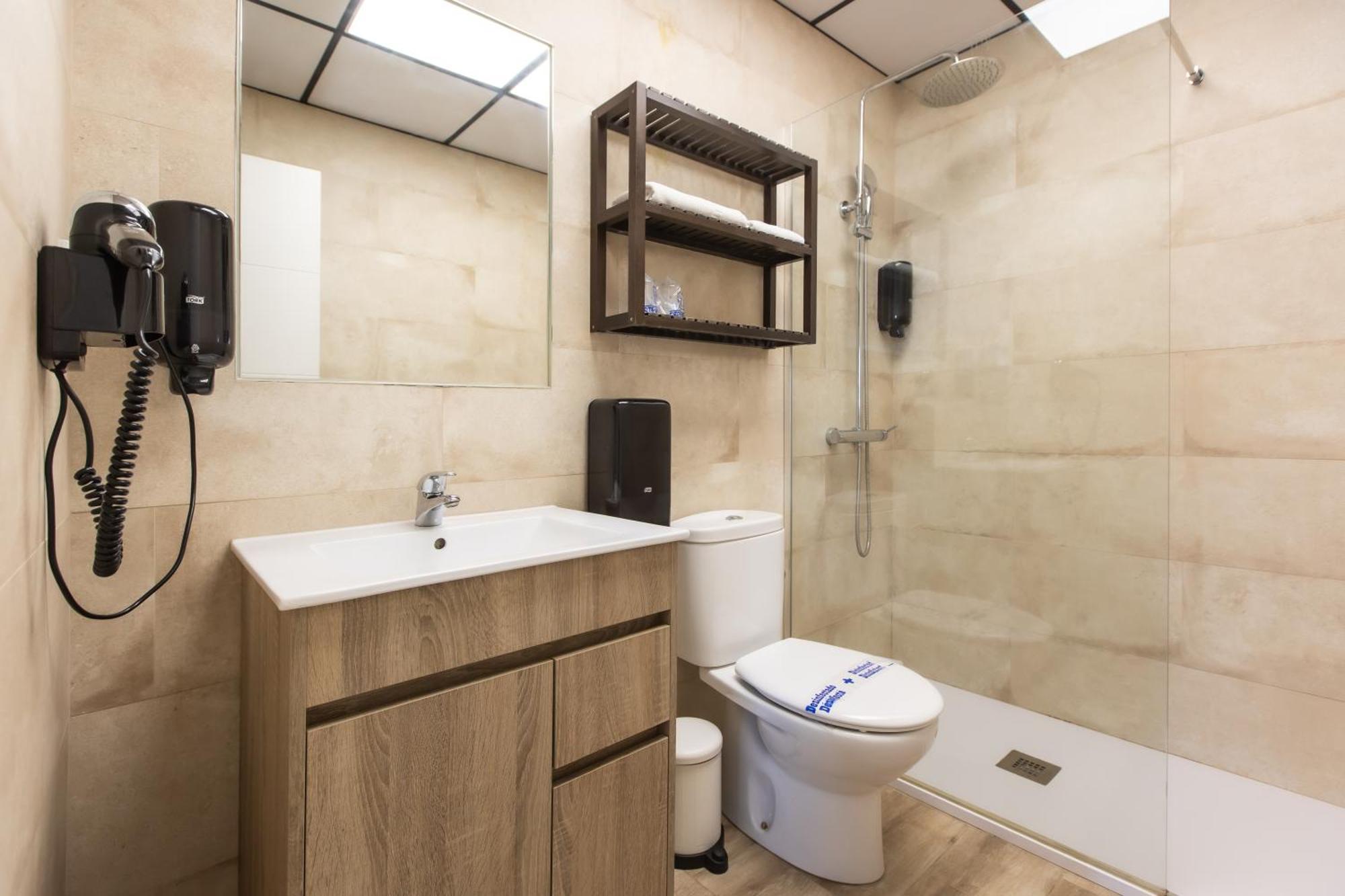 Triple Room with Free Airport Shuttle