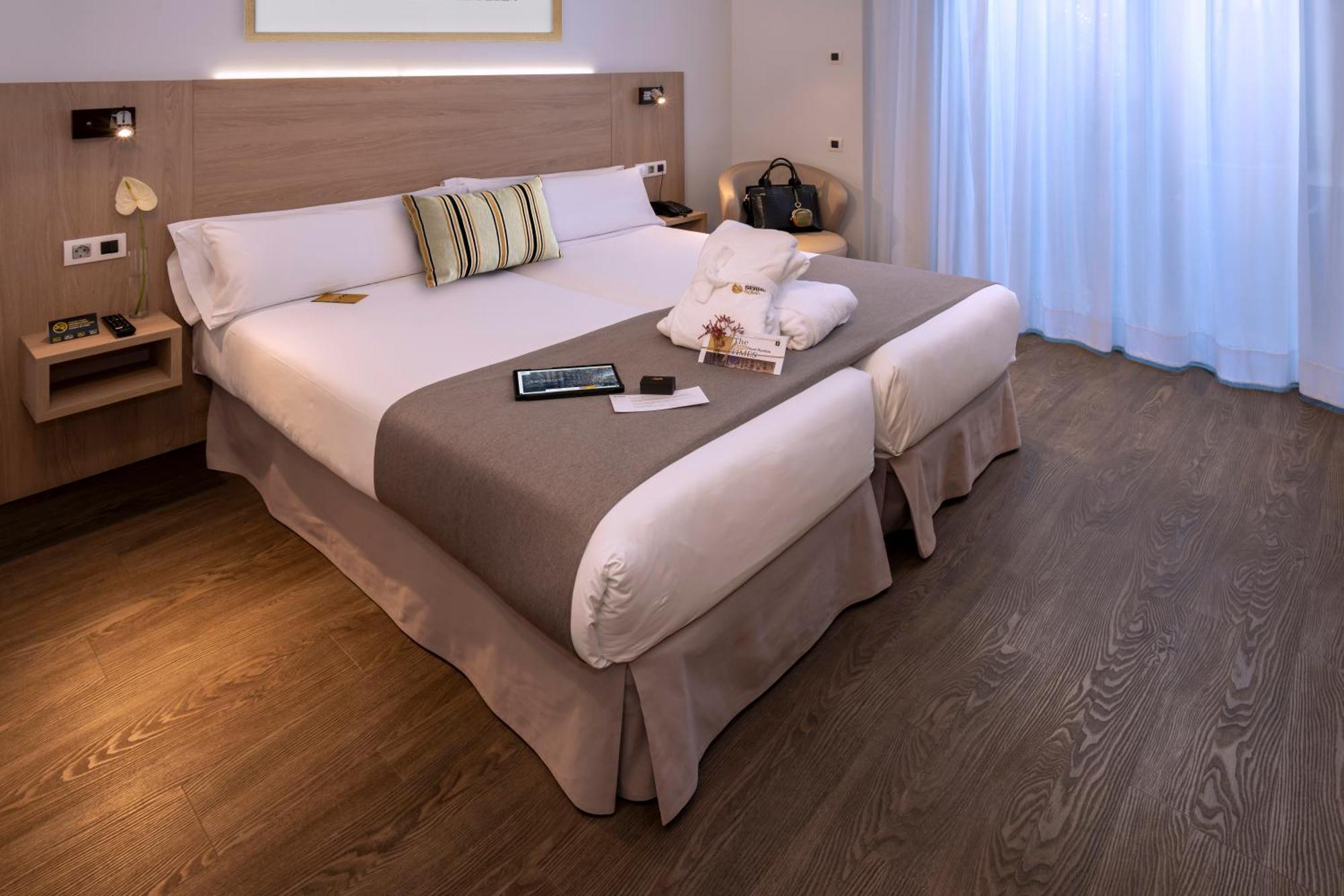 Quarto Deluxe com Cama de Casal ou 2 de Solteiro e Varanda