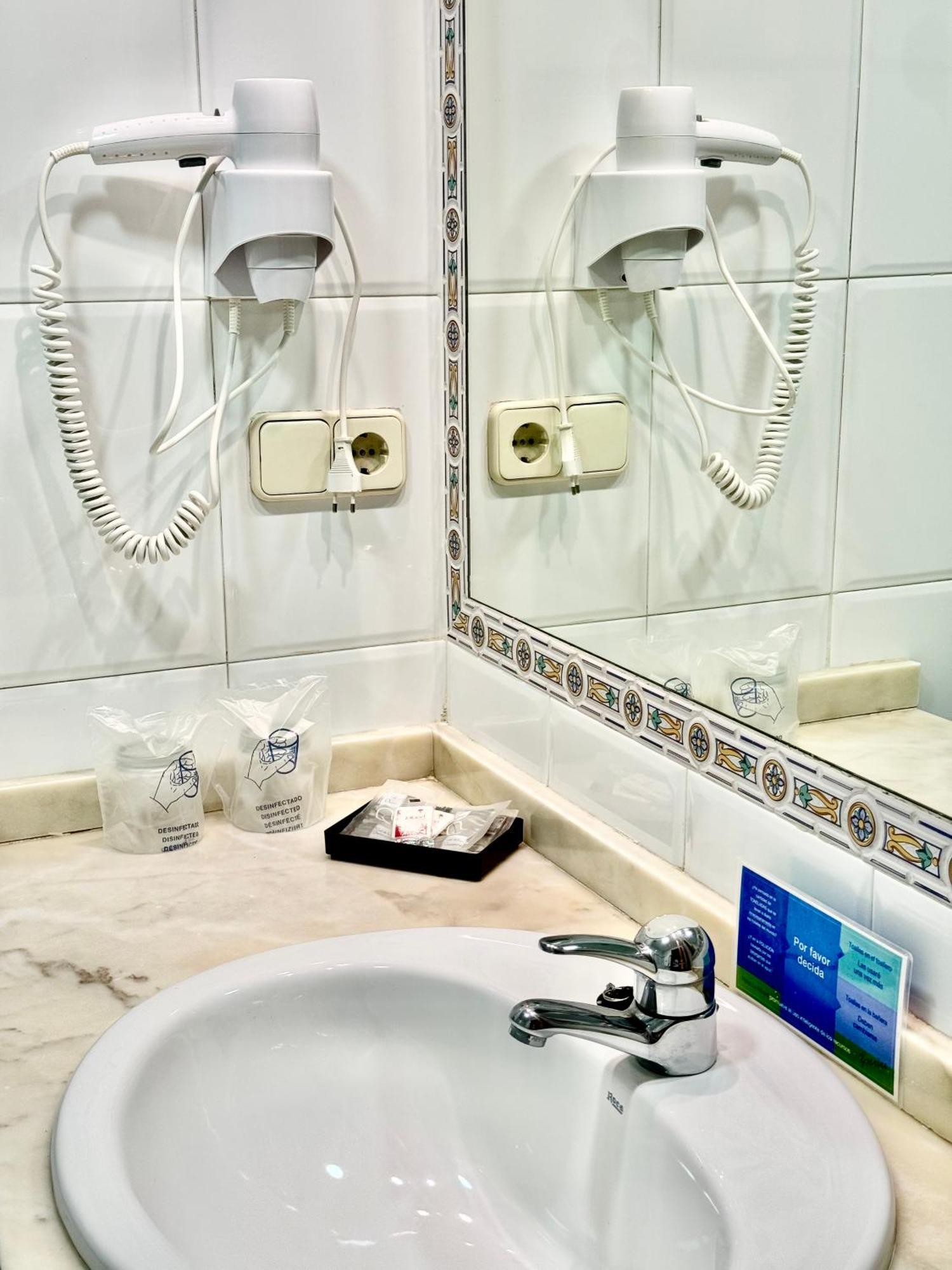Single Room,1583661920:JPEG