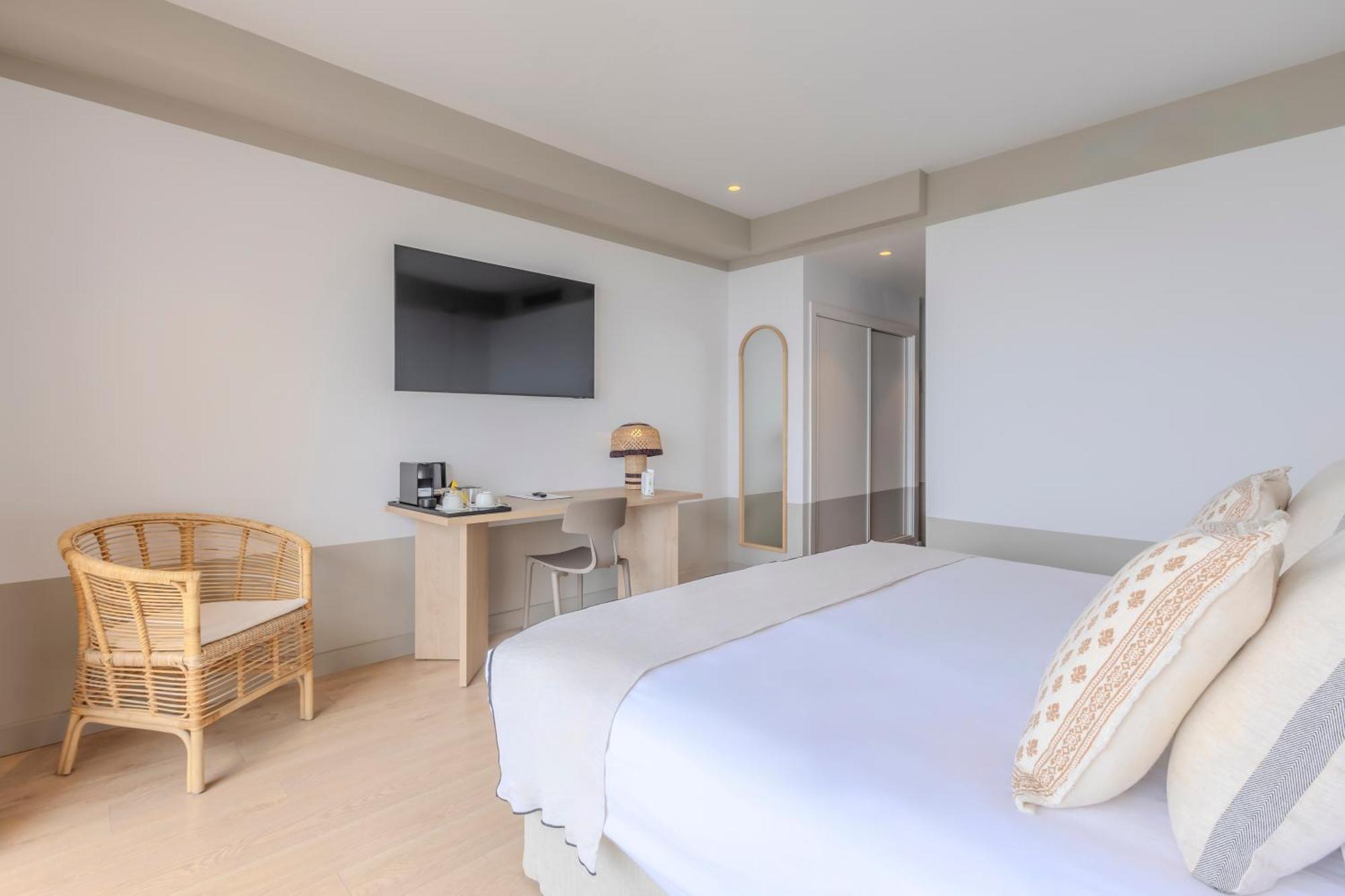 Superior Double or Twin Room with Sea View