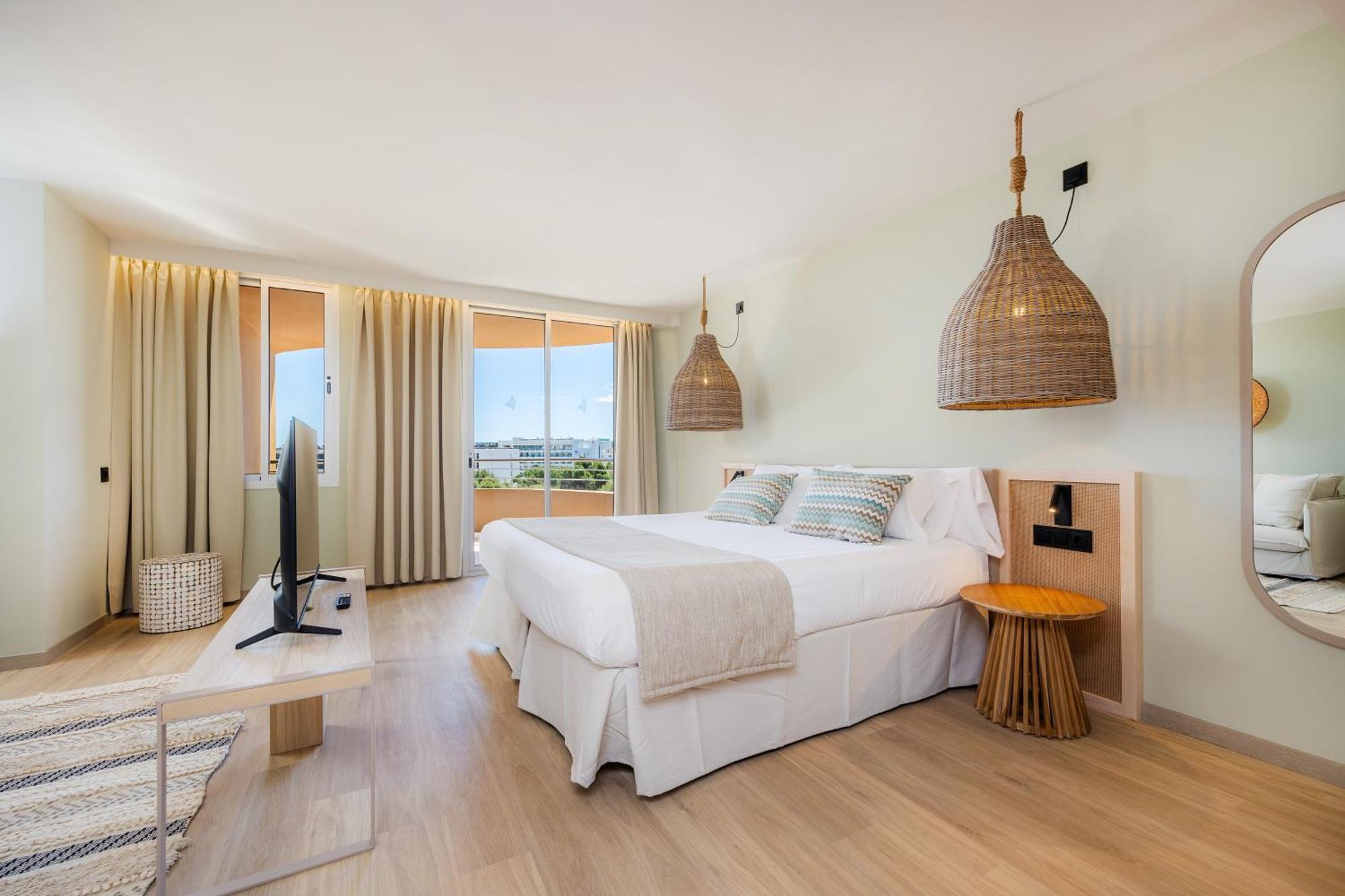 Junior Suite with Balcony,1584692904:JPEG