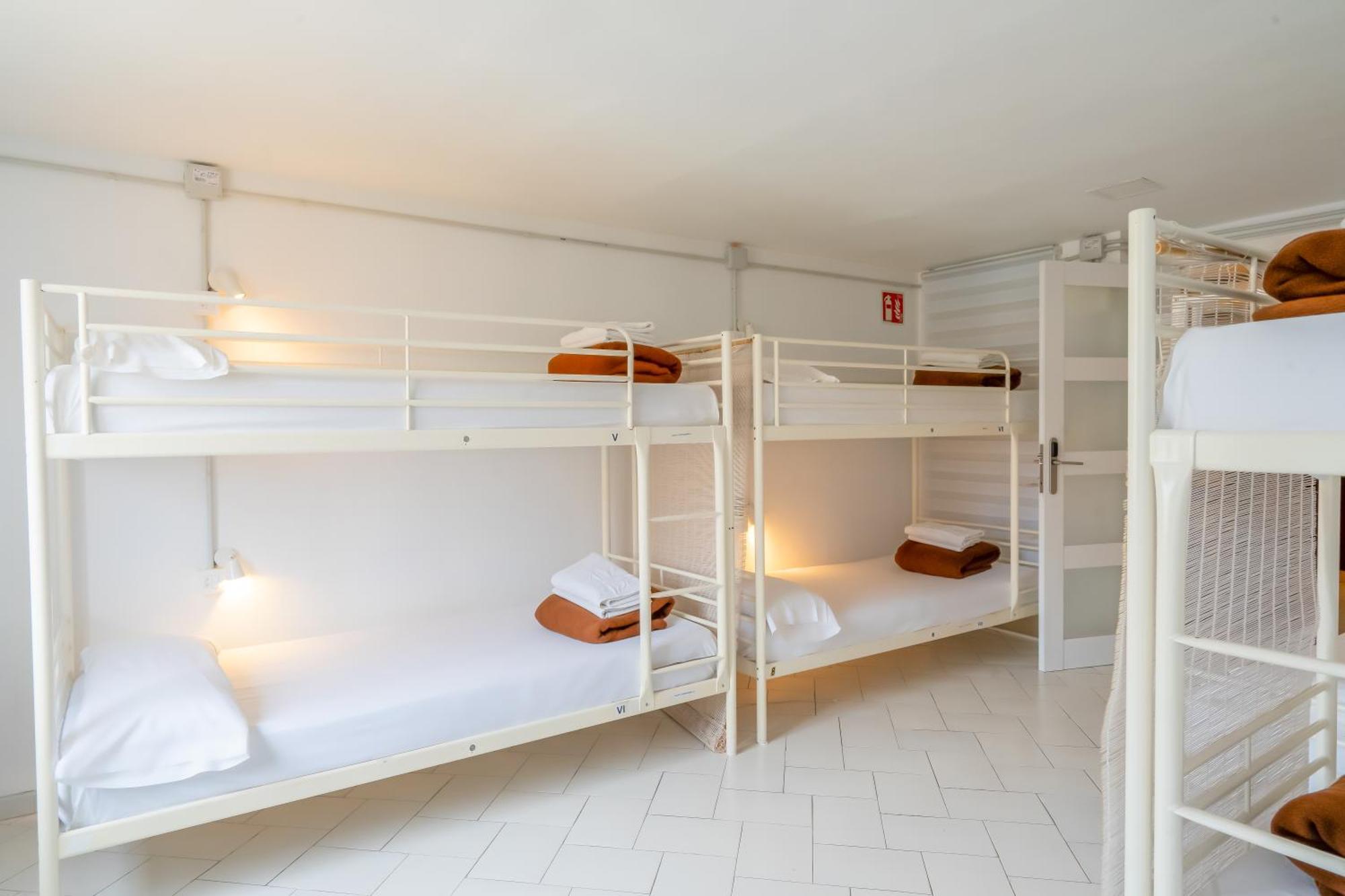 Bed 8-Bed Dormitory Room