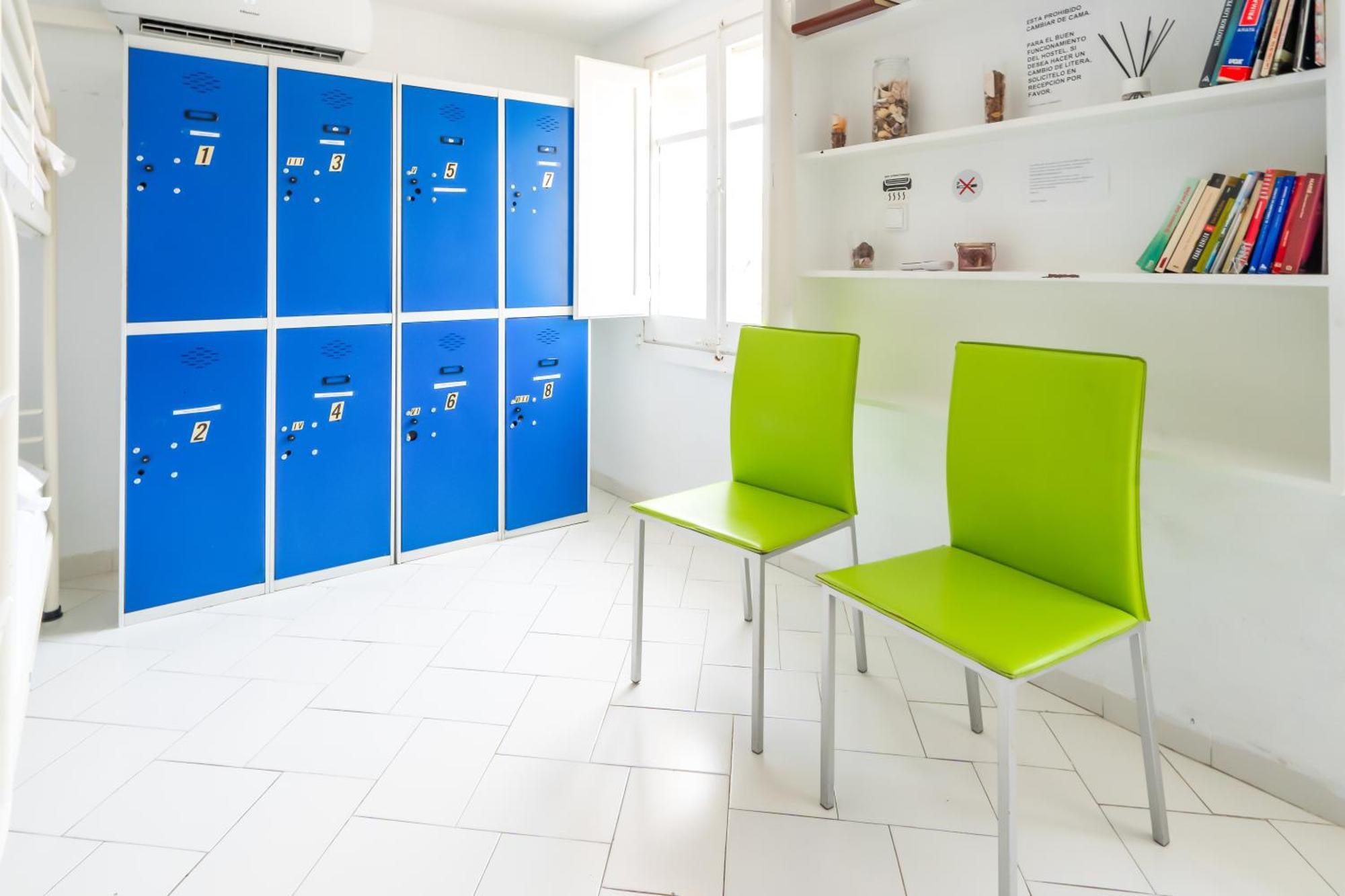 Bed 8-Bed Dormitory Room