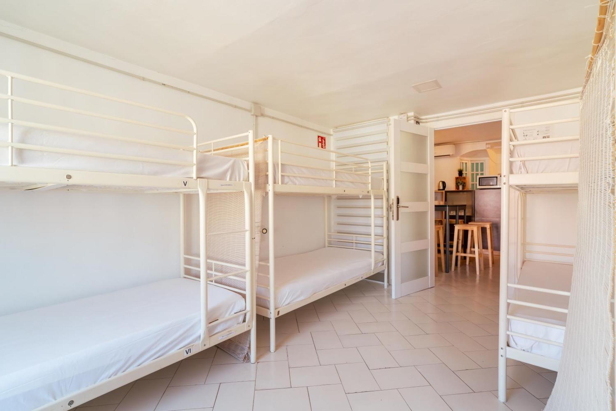 Bed 8-Bed Dormitory Room