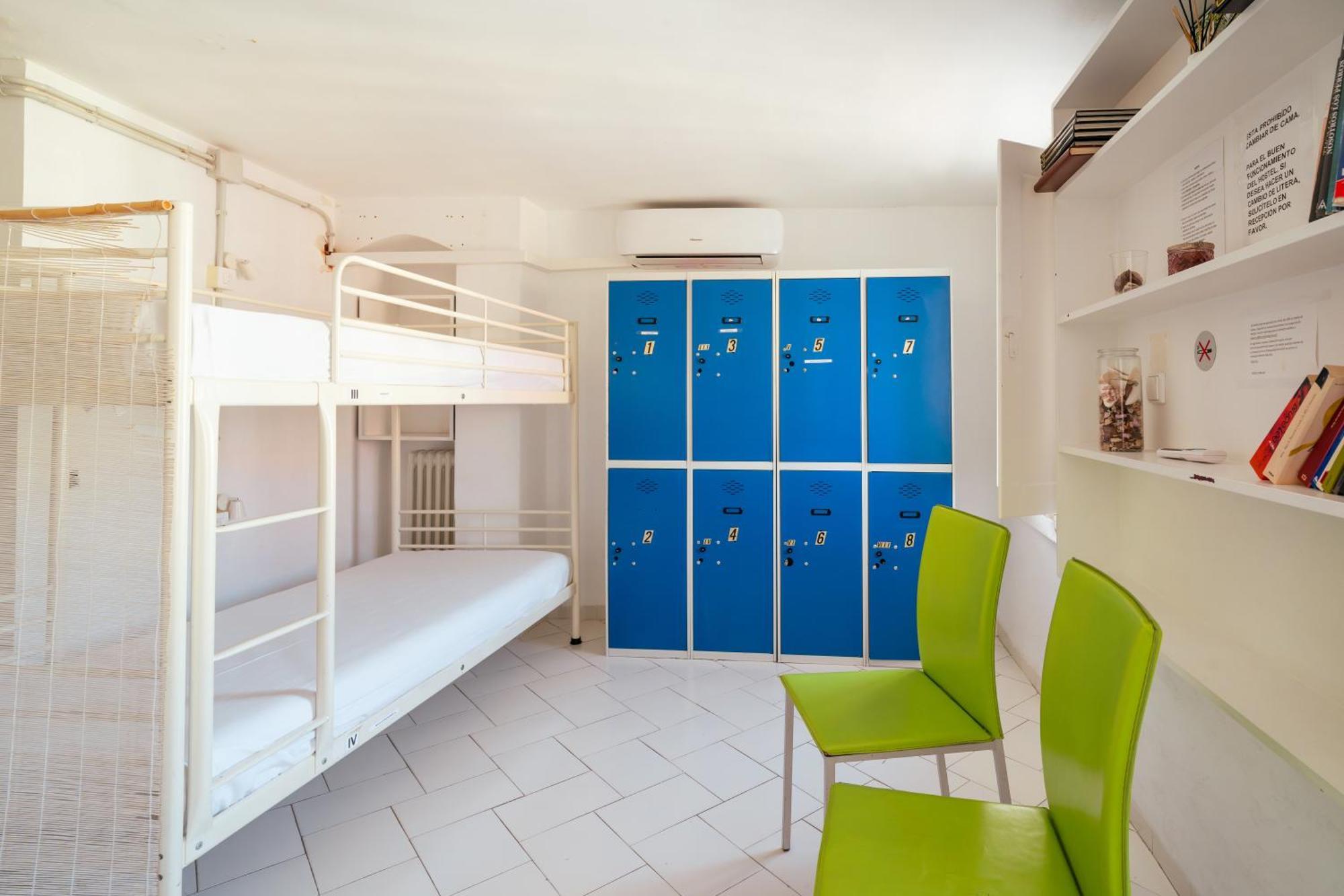 Bed 8-Bed Dormitory Room