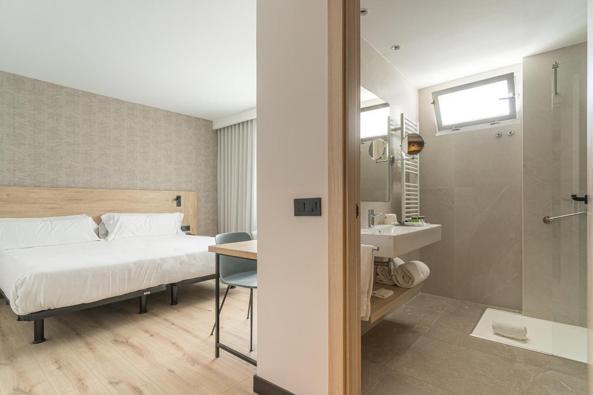 Interior Queen Double Bed Room