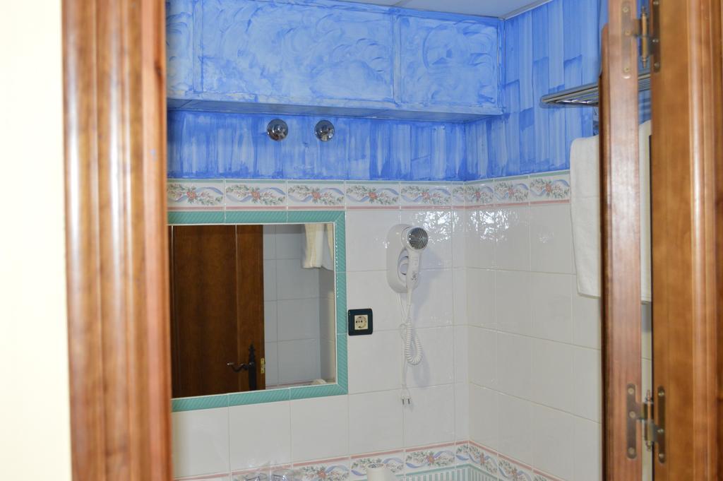 Single Room,169684218:JPEG