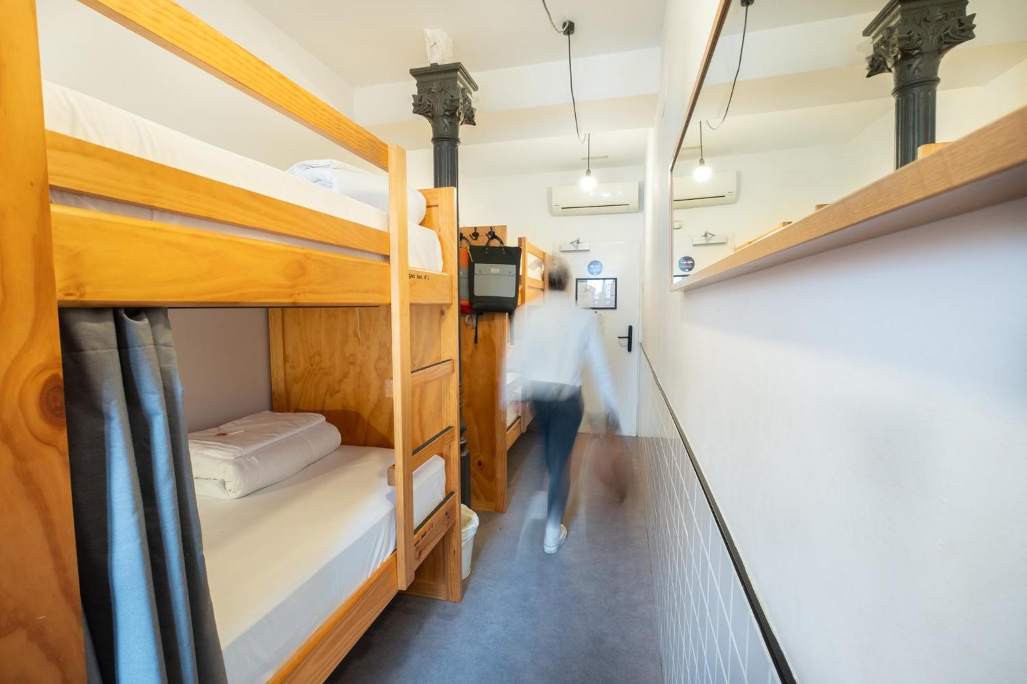 Lit Simple dans Dortoir Mixte de 4 Lits avec Salle de Bains Commune