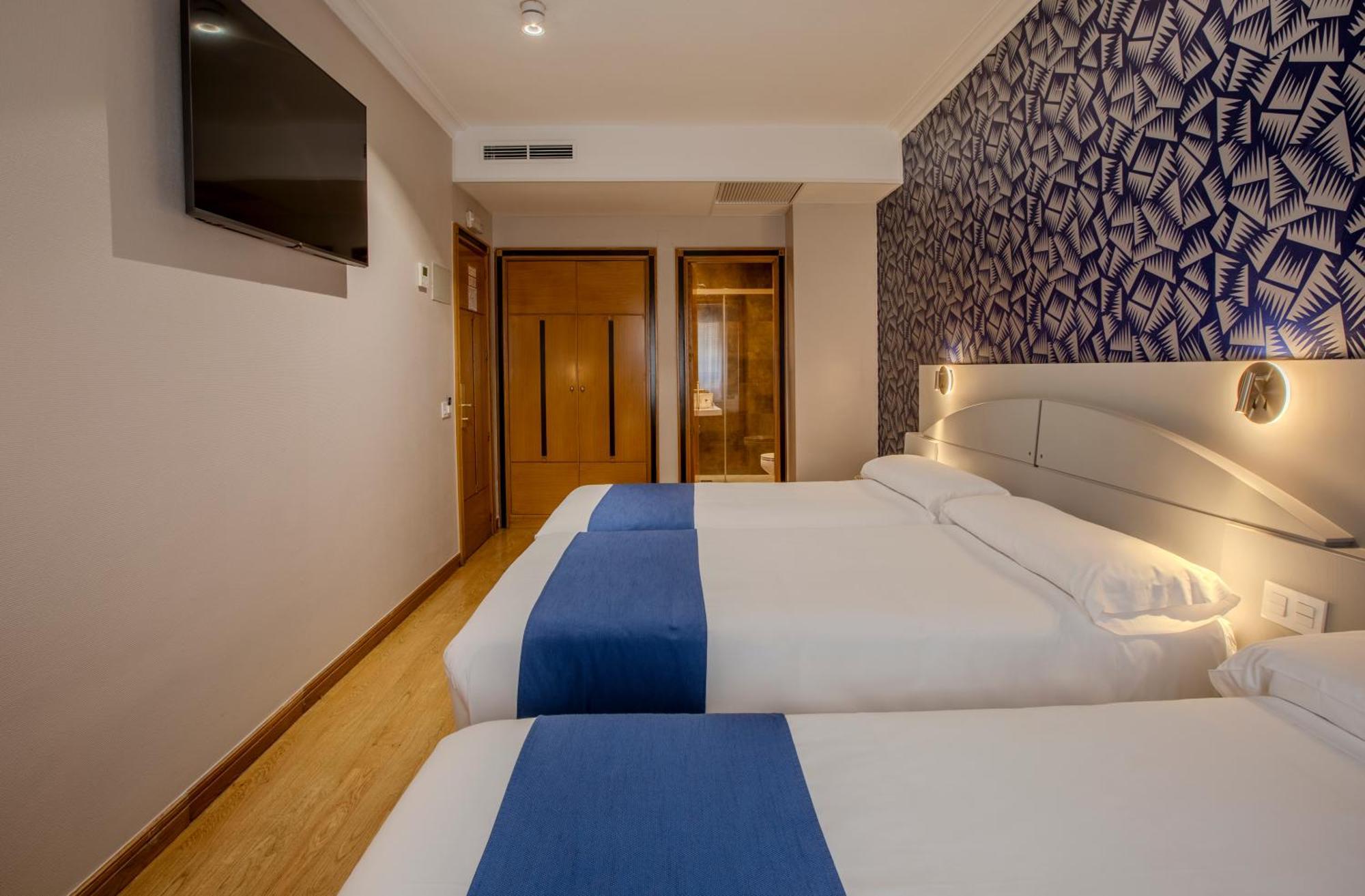 Triple Room with 3 Beds