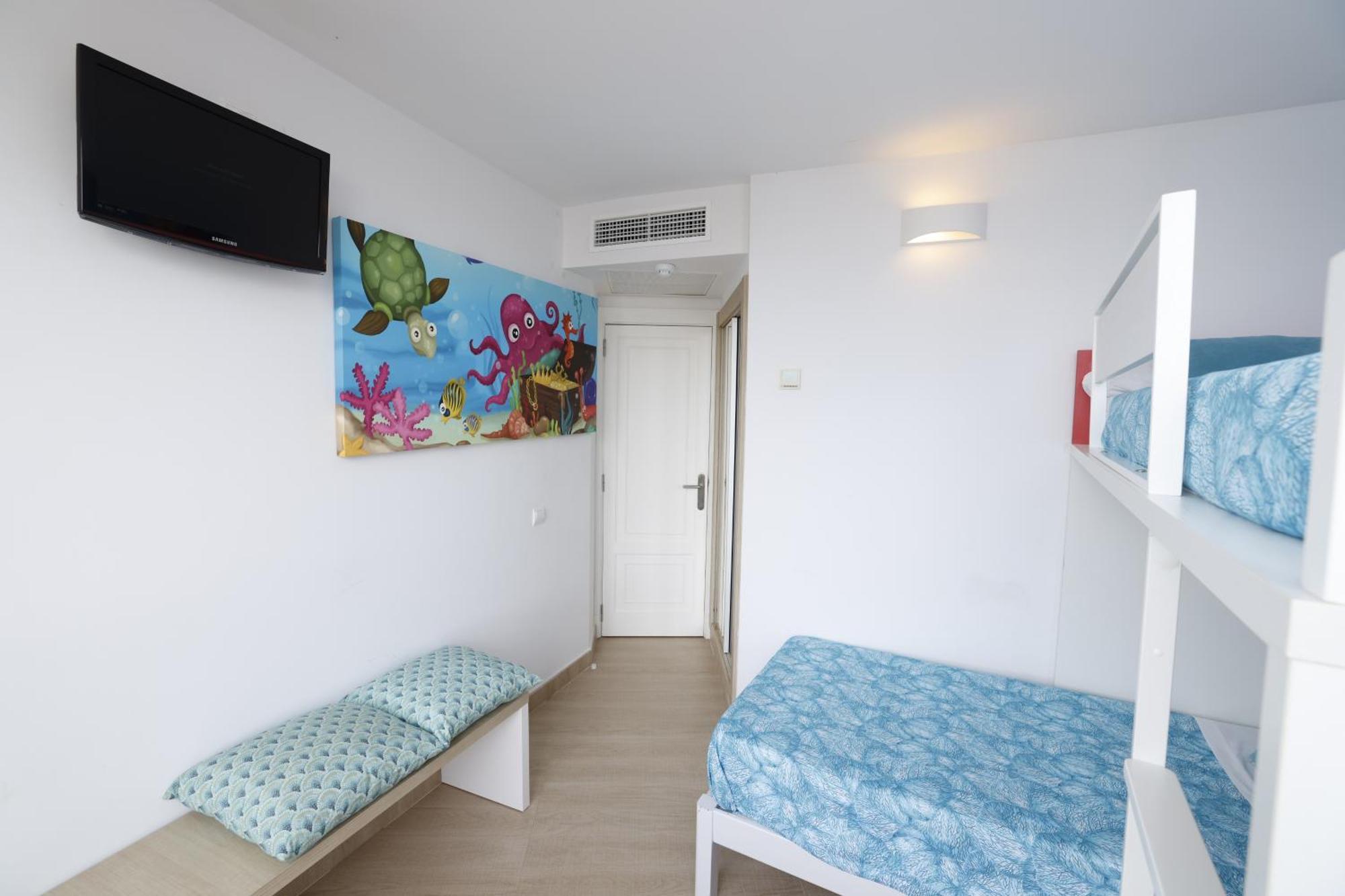 Appartamento con 2 Camere da Letto e Vista Mare (2 Adulti + 4 Bambini)