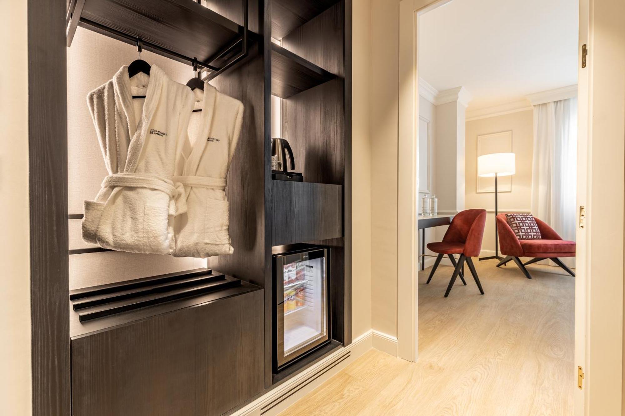 Double or Twin Room with View