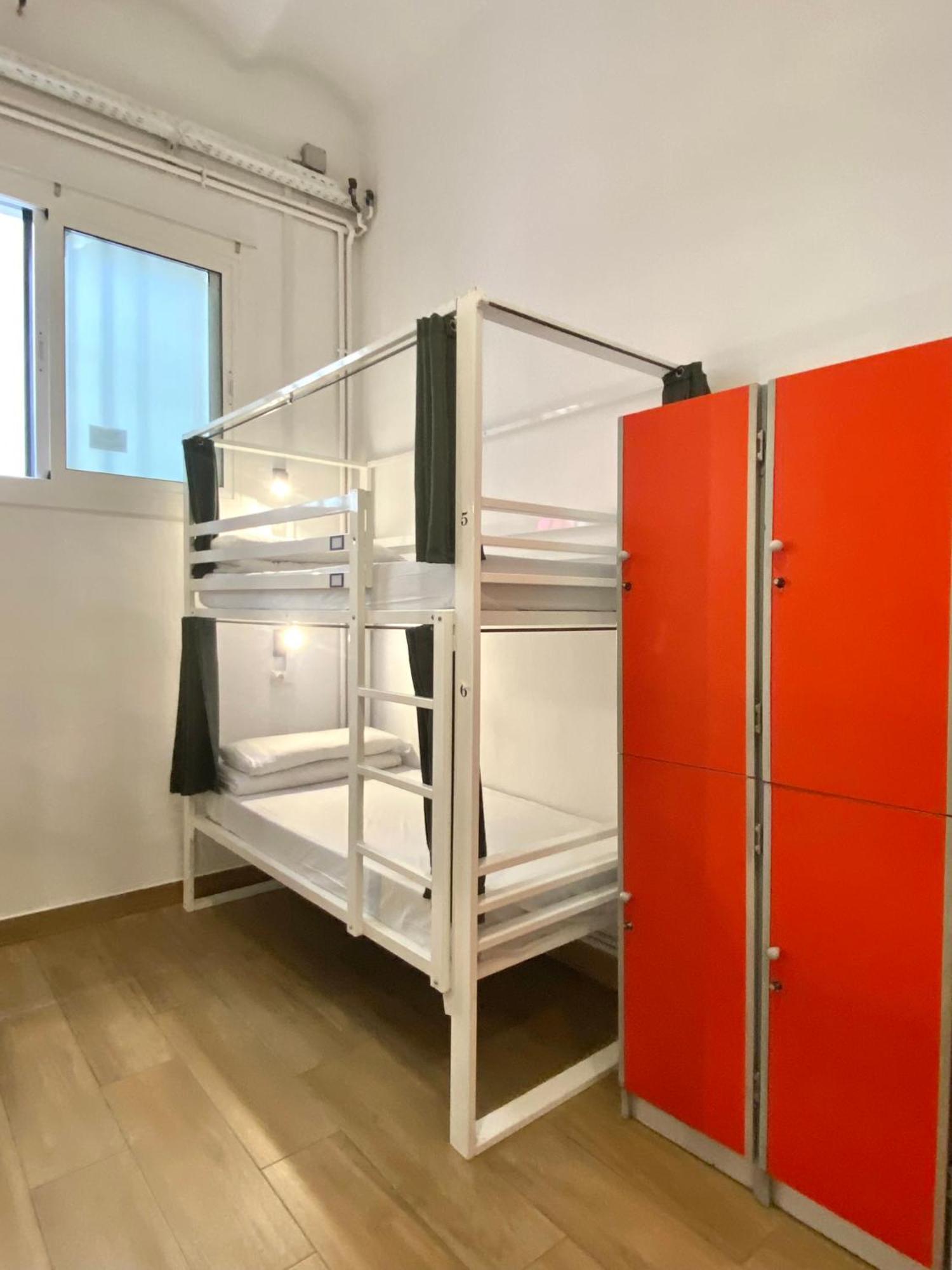 Bed 6-Bed Mixed Dorm