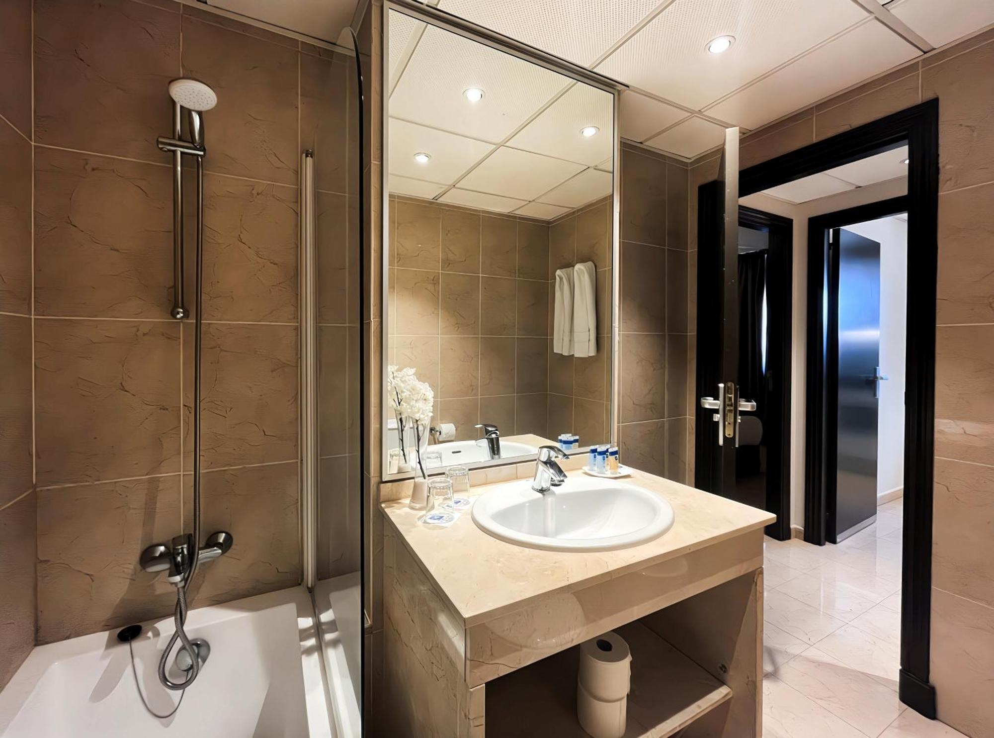 Standard Suite,1624752805:JPEG