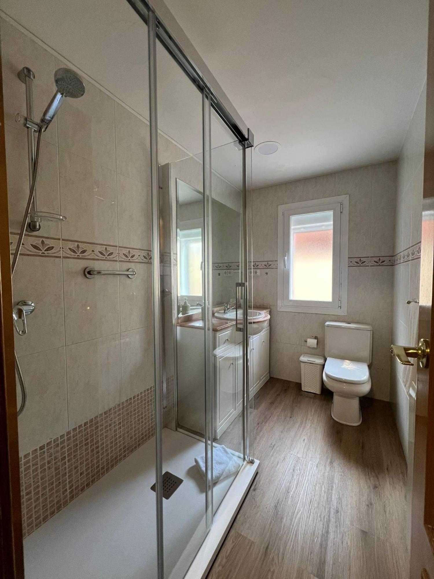 Basic Triple Room with Shared Bathroom